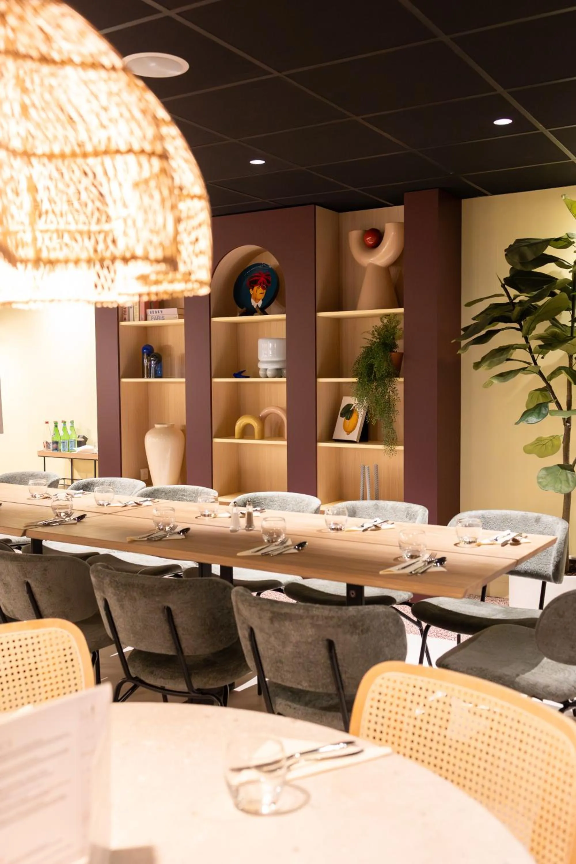 Restaurant/places to eat in ibis Lille Centre Gares