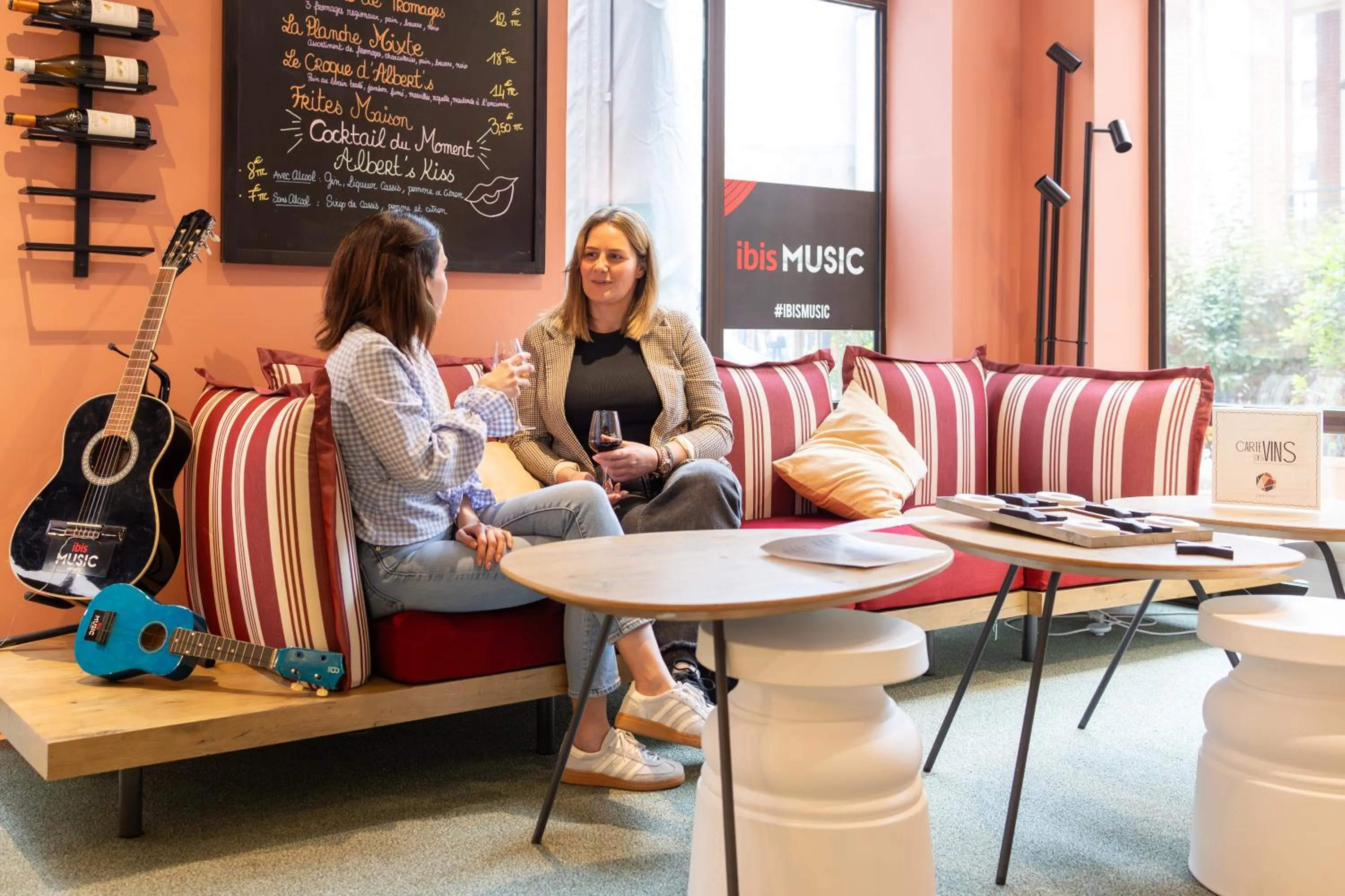 Lounge or bar in ibis Lille Centre Gares
