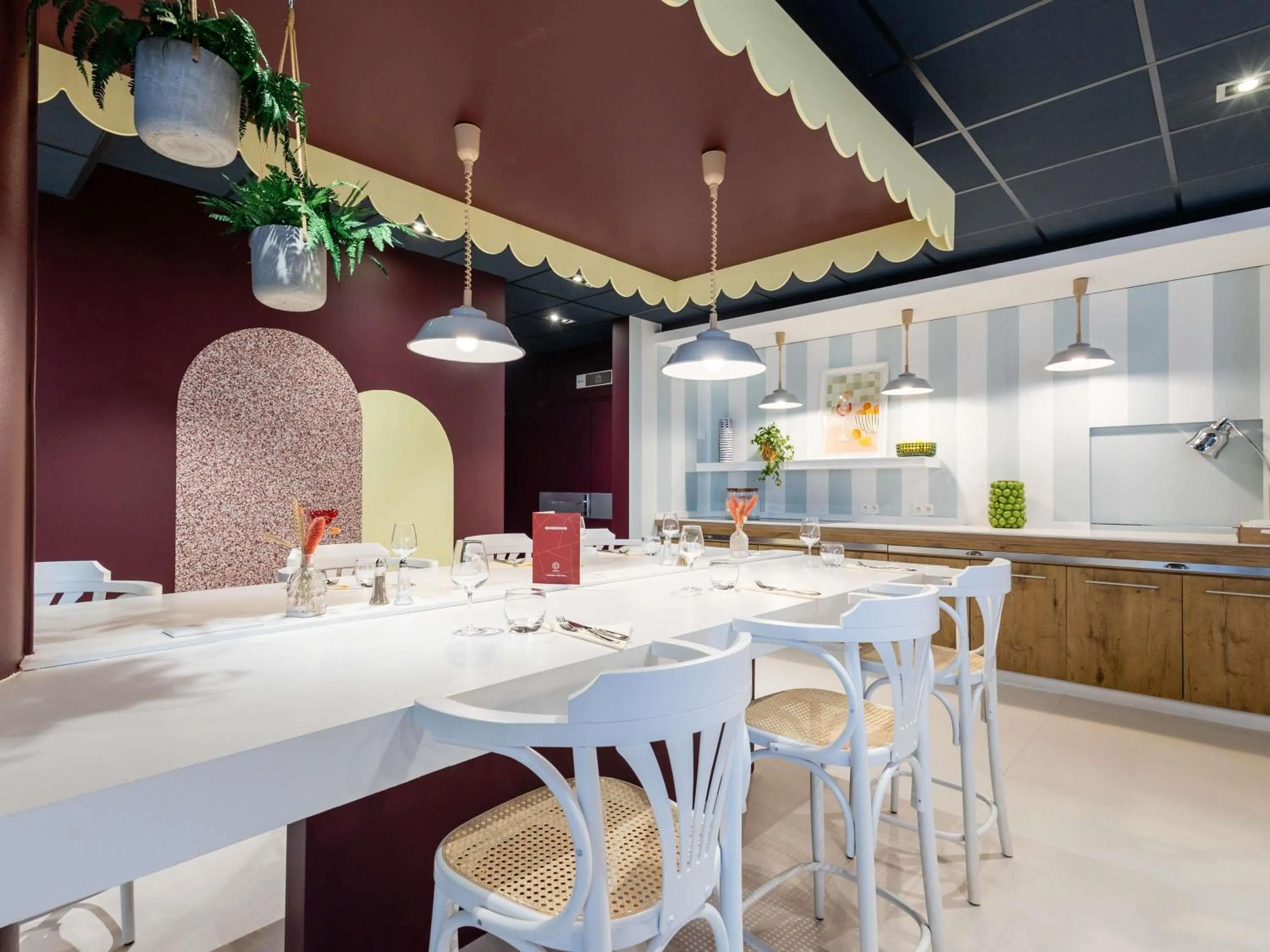 Restaurant/places to eat in ibis Lille Centre Gares