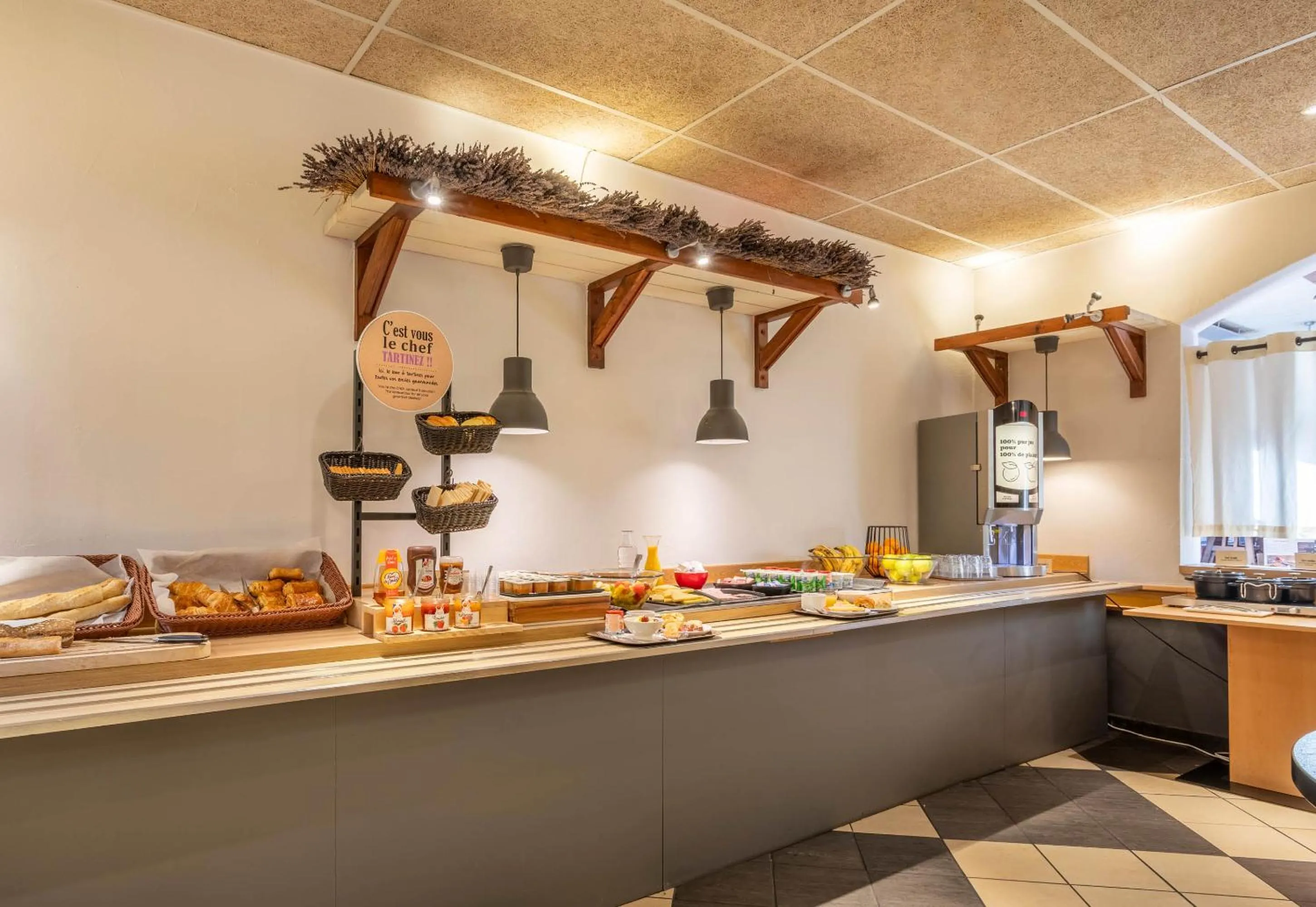 Breakfast in B&B HOTEL Marseille La Valentine Porte d'Aubagne