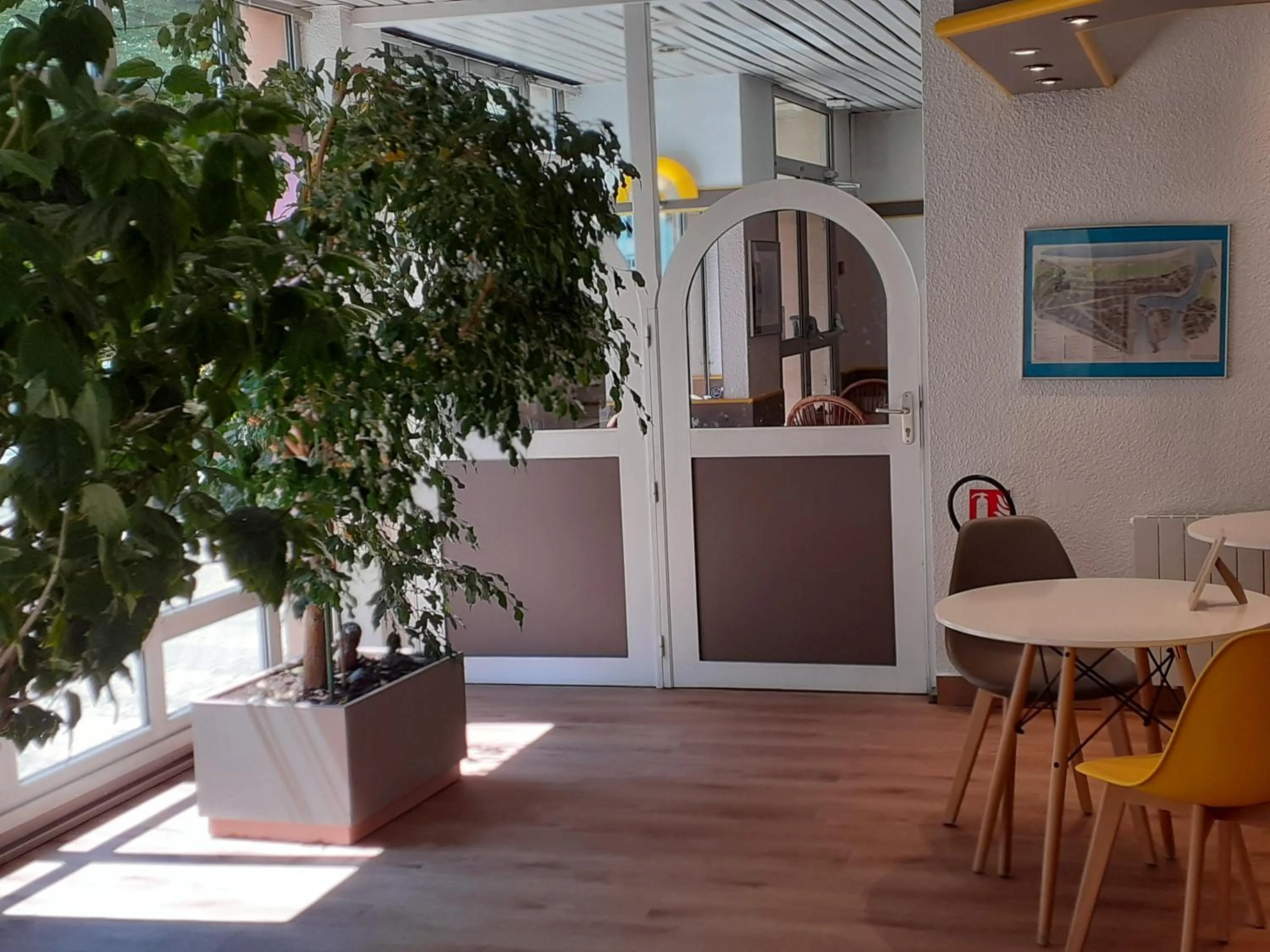 Seating area in EGG HOTEL - HOTEL LES GENS DE MER Dieppe