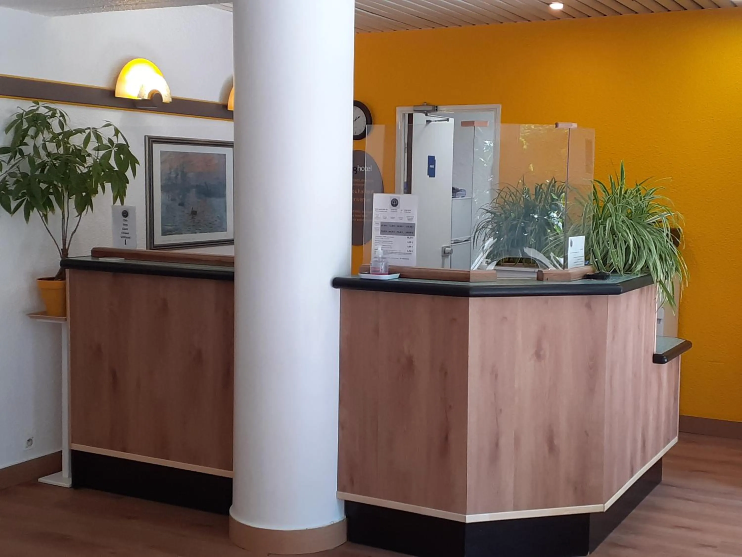 Lobby or reception in EGG HOTEL - HOTEL LES GENS DE MER Dieppe