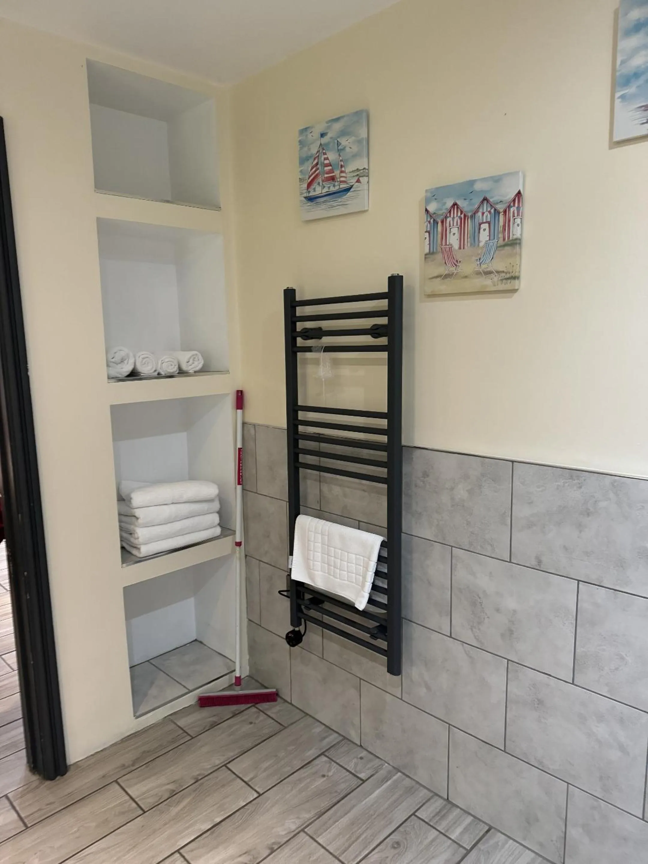 Bathroom in Barmouth Beach Club