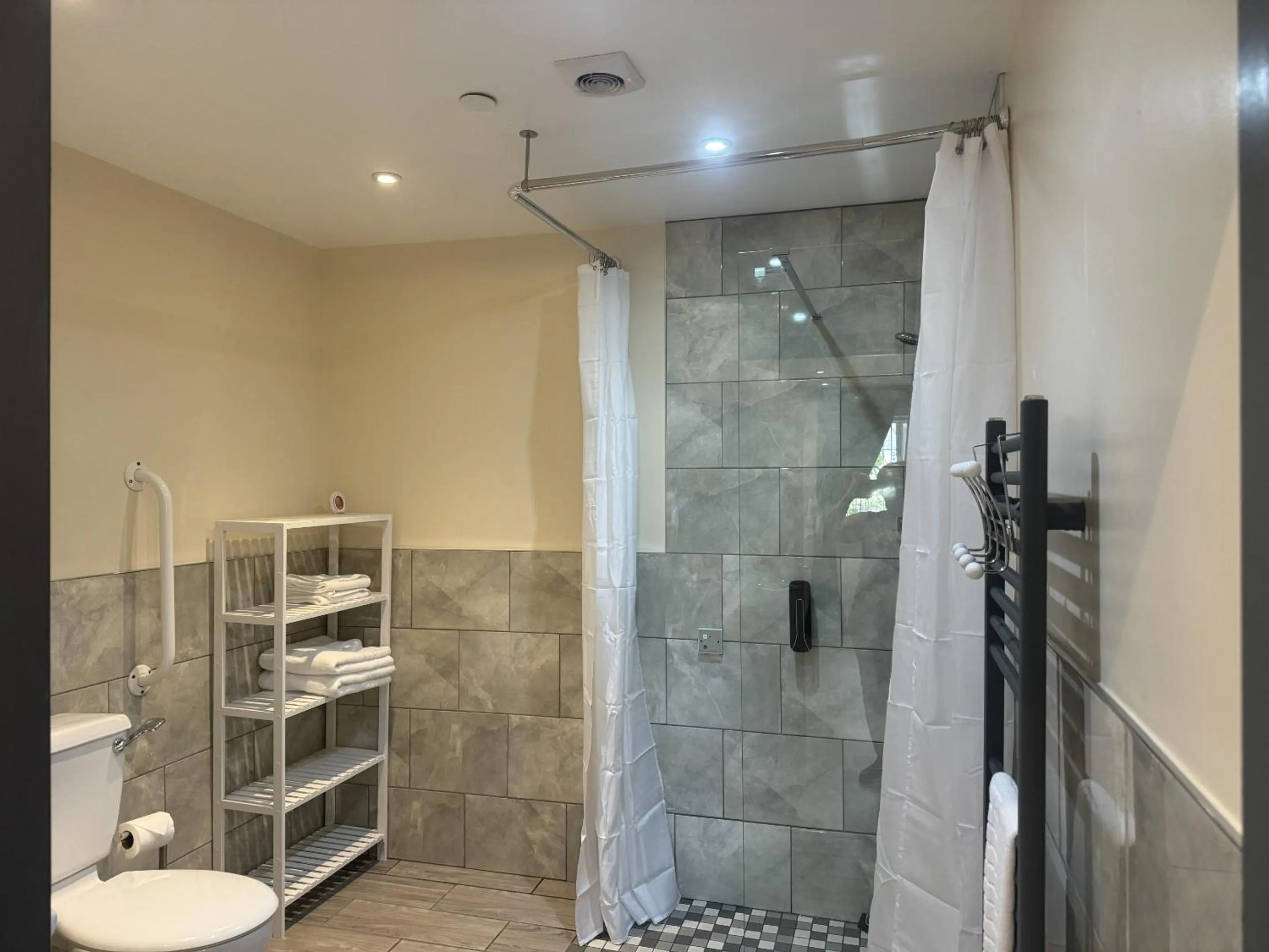 Bathroom in Barmouth Beach Club