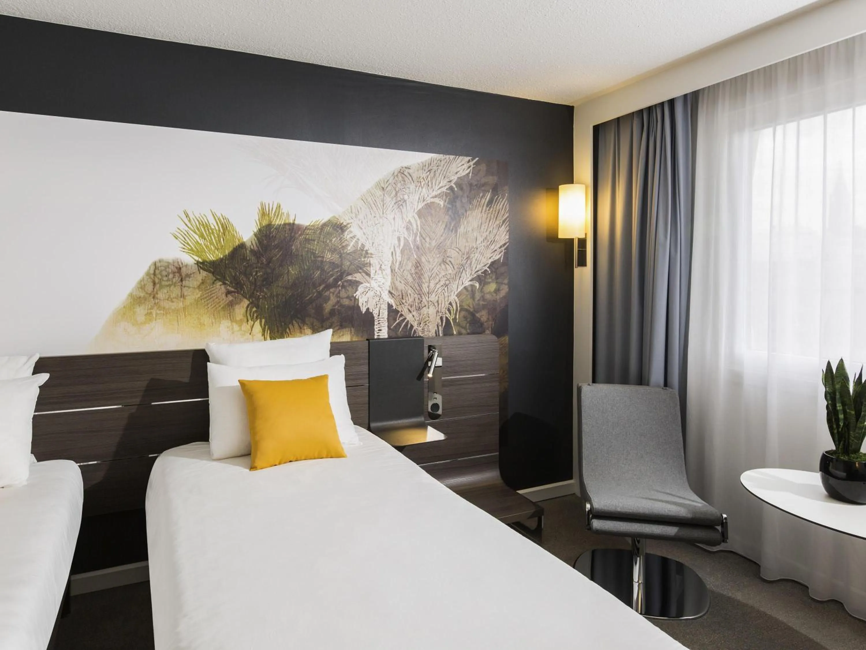 Bedroom, Bed in Novotel Strasbourg Centre Halles