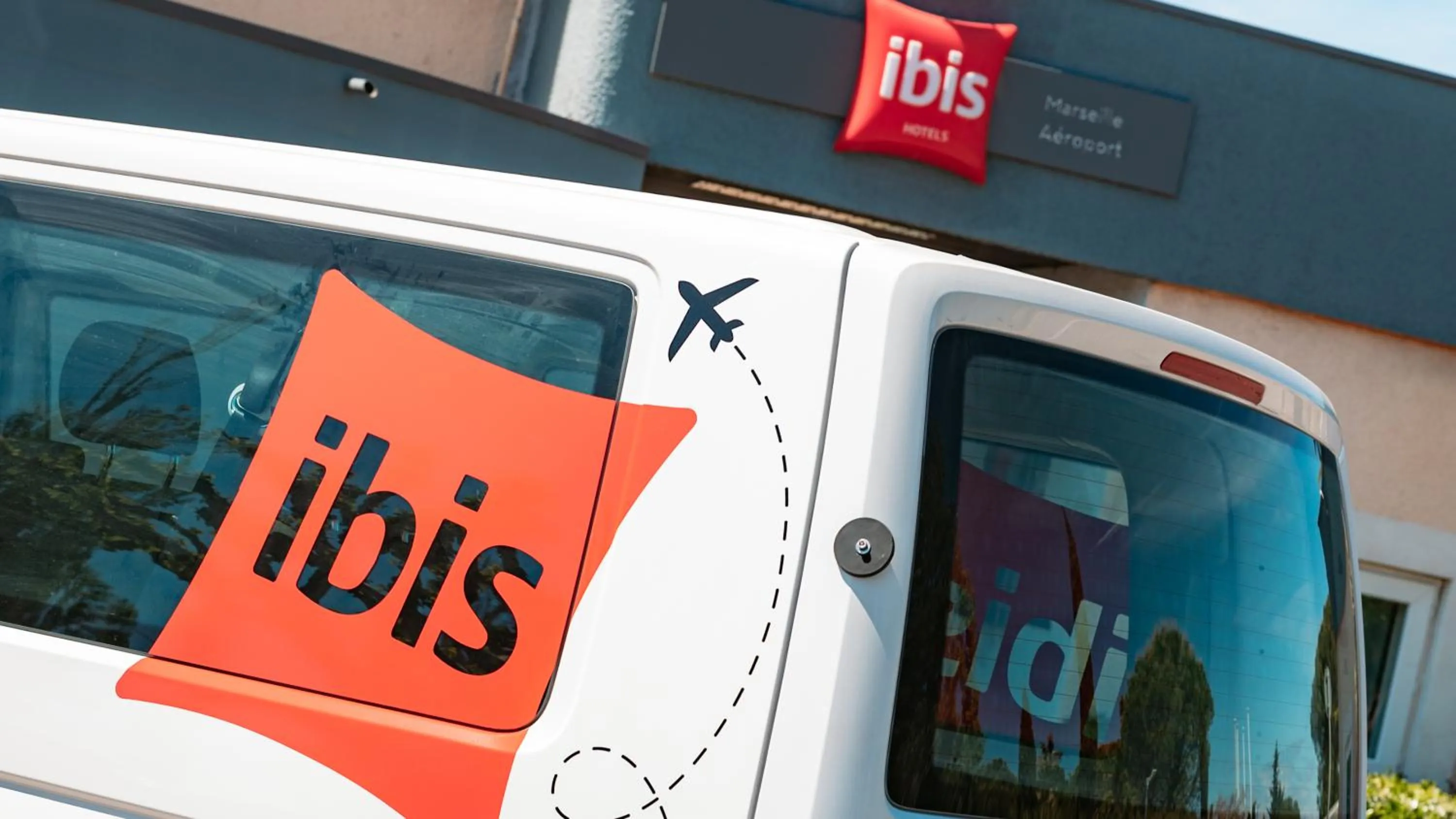 shuttle in ibis Marseille Provence Aéroport