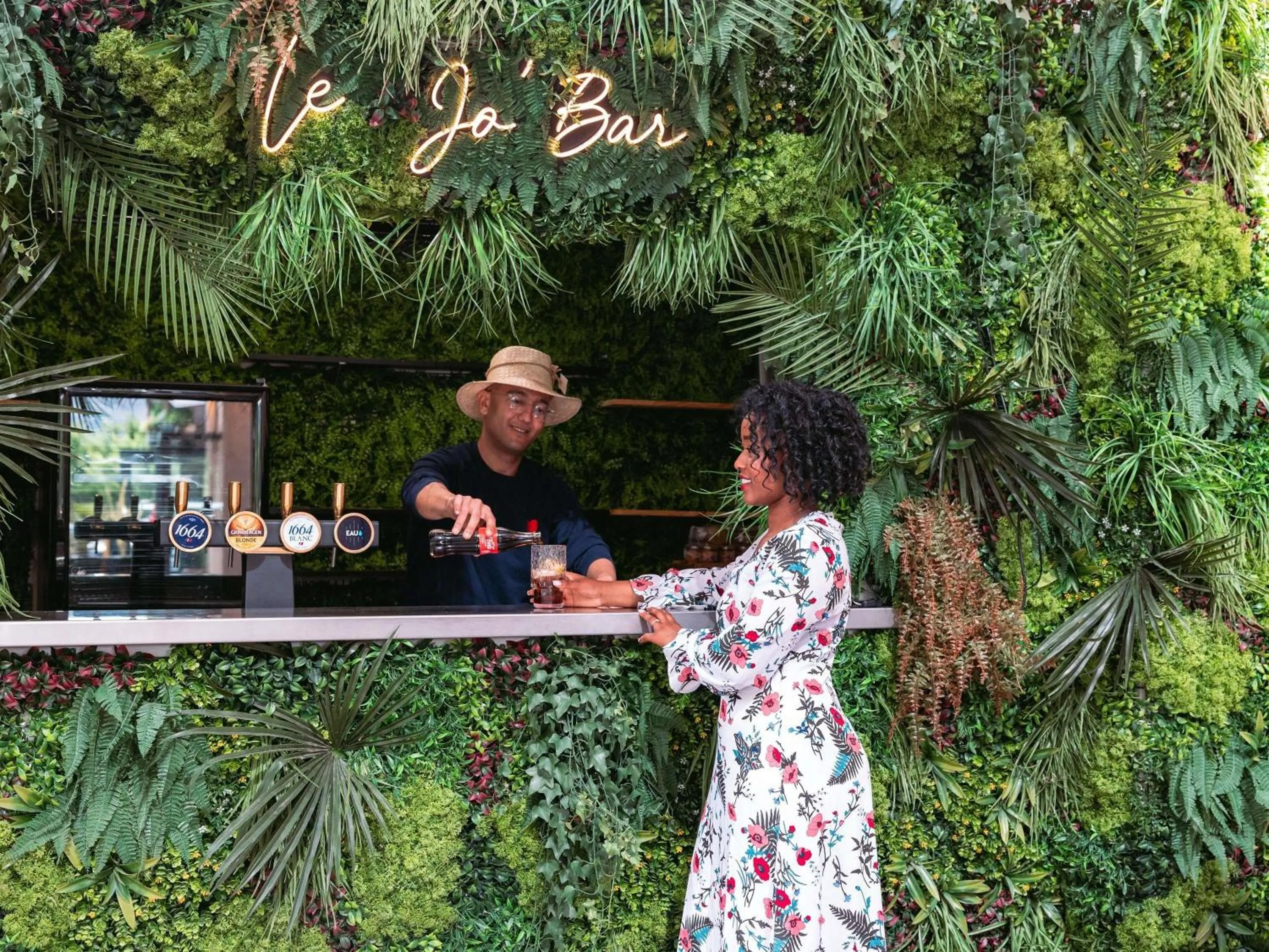 Lounge or bar in ibis Marseille Provence Aéroport