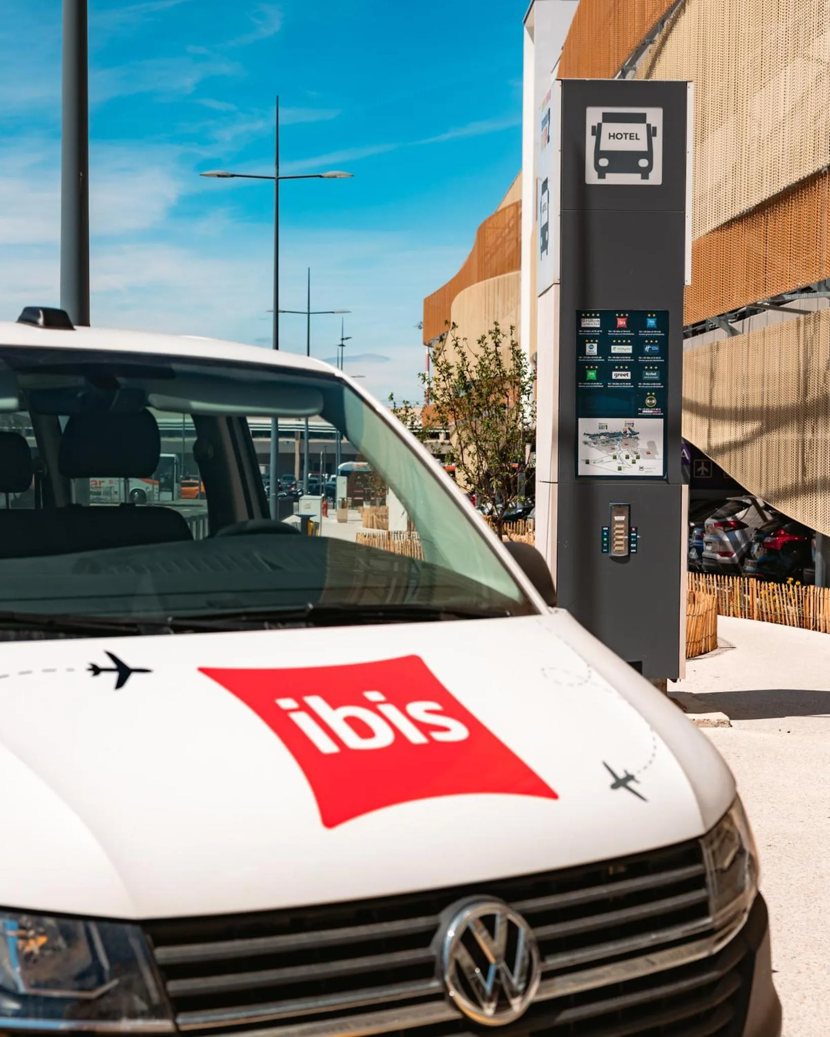 shuttle in ibis Marseille Provence Aéroport
