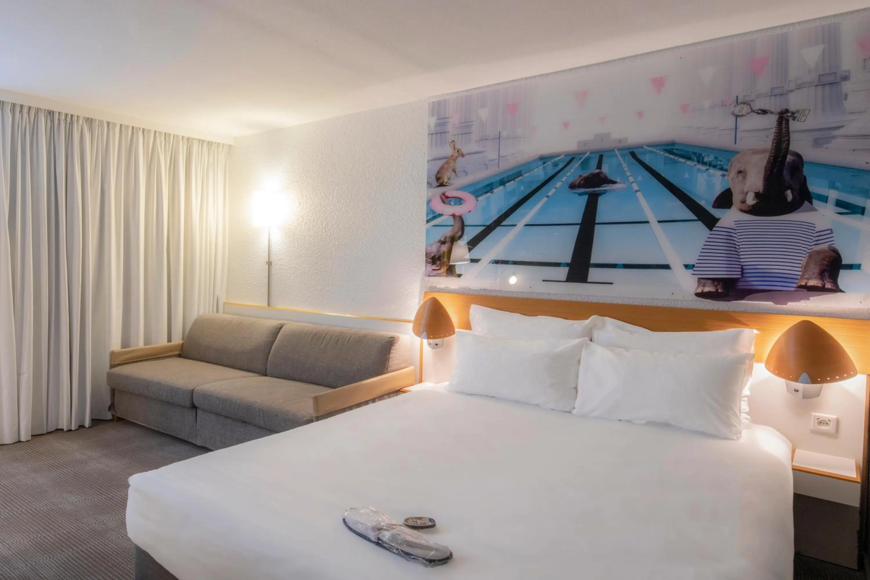 Photo of the whole room, Bed in Novotel Dijon Sud