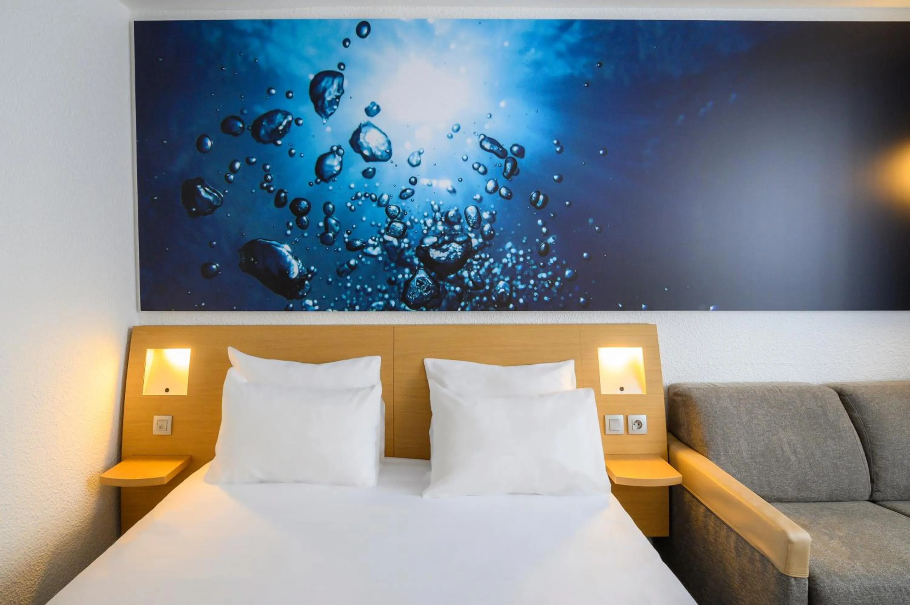 Photo of the whole room, Bed in Novotel Dijon Sud