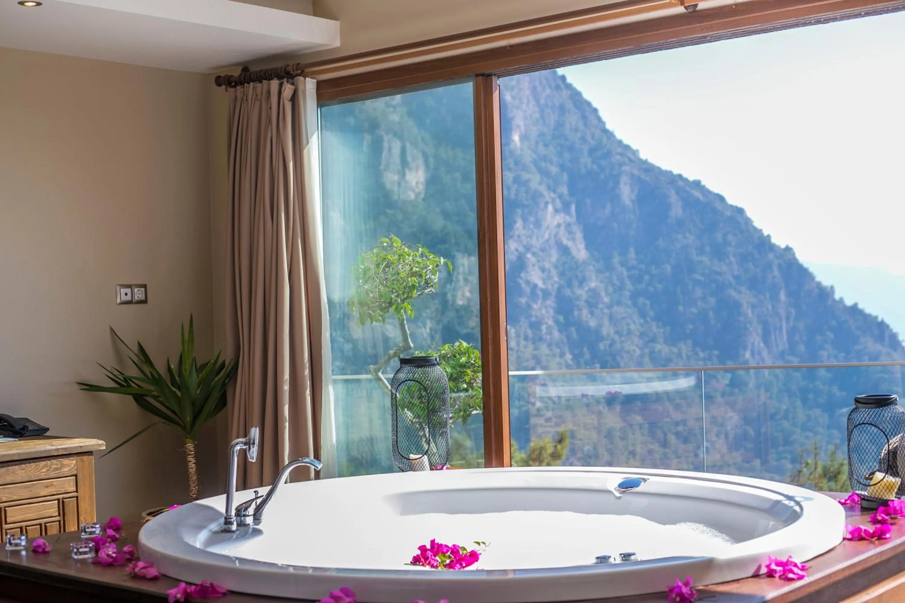 Hot Tub in Lissiya Hotel