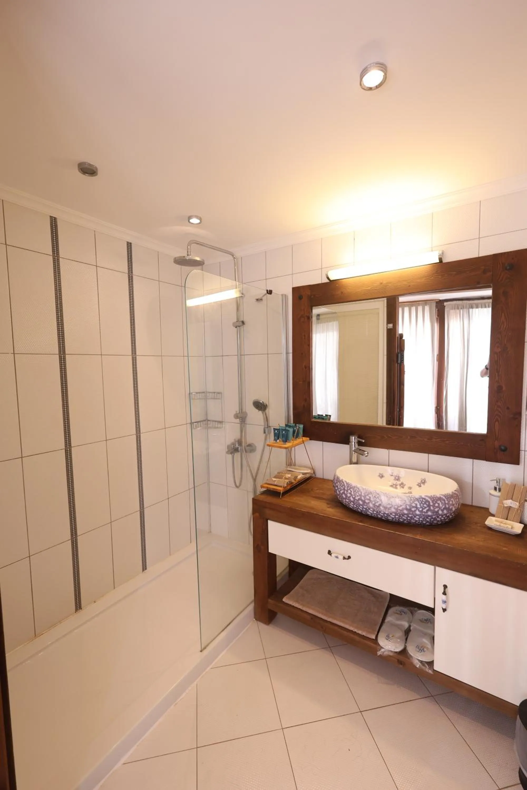 Shower in Lissiya Hotel