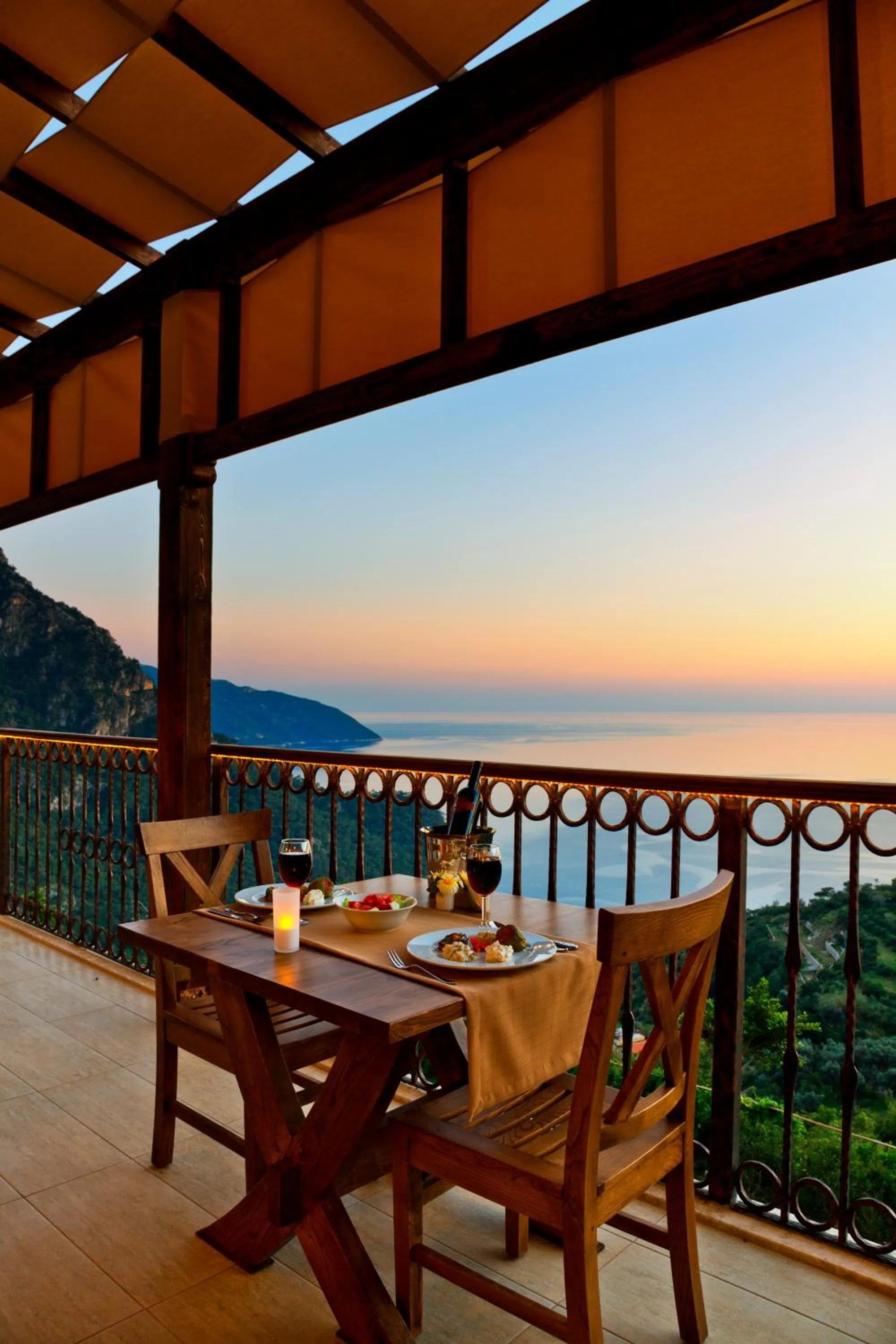 Restaurant/places to eat in Lissiya Hotel