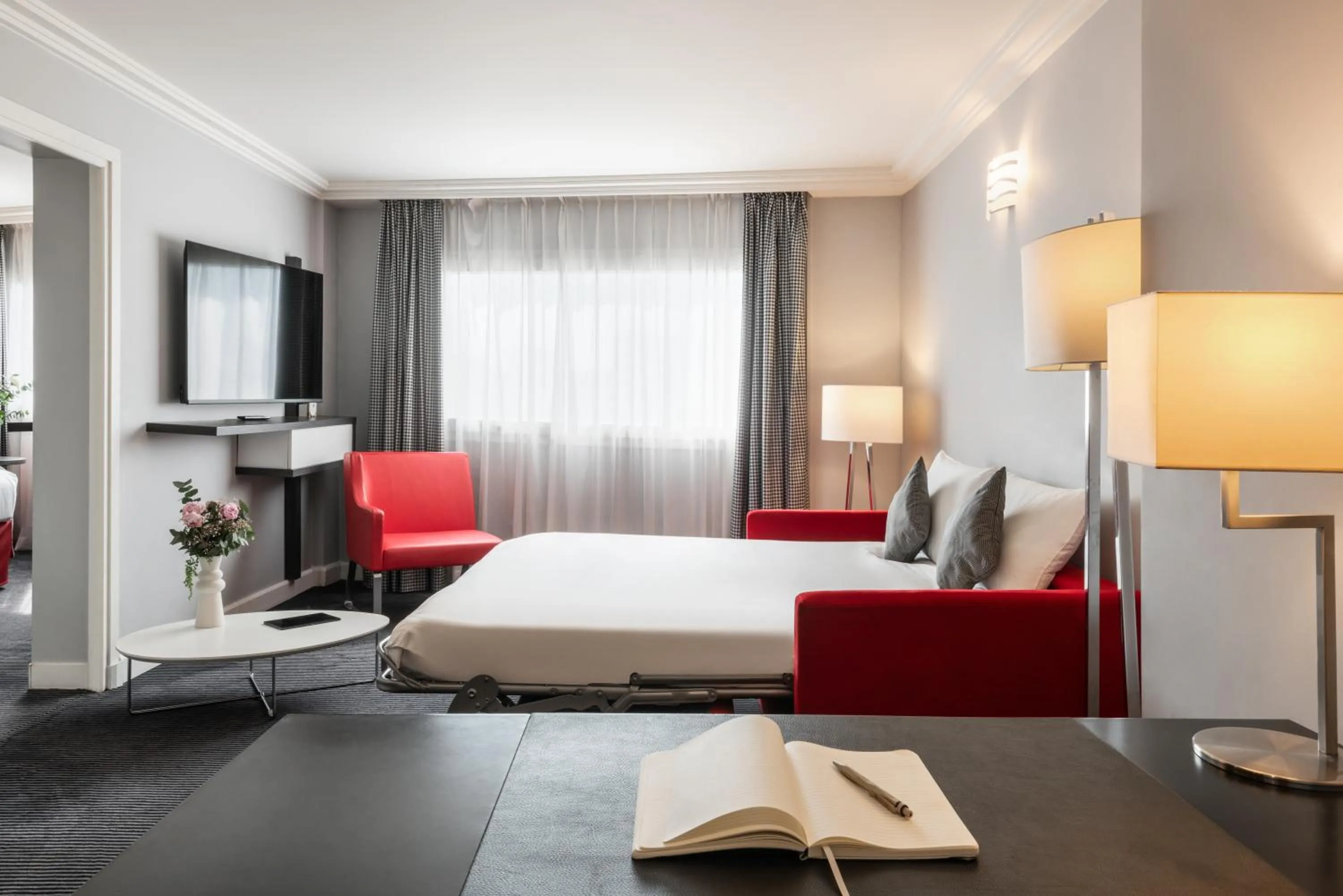 Bedroom, Bed in Mercure Paris CDG Airport & Convention