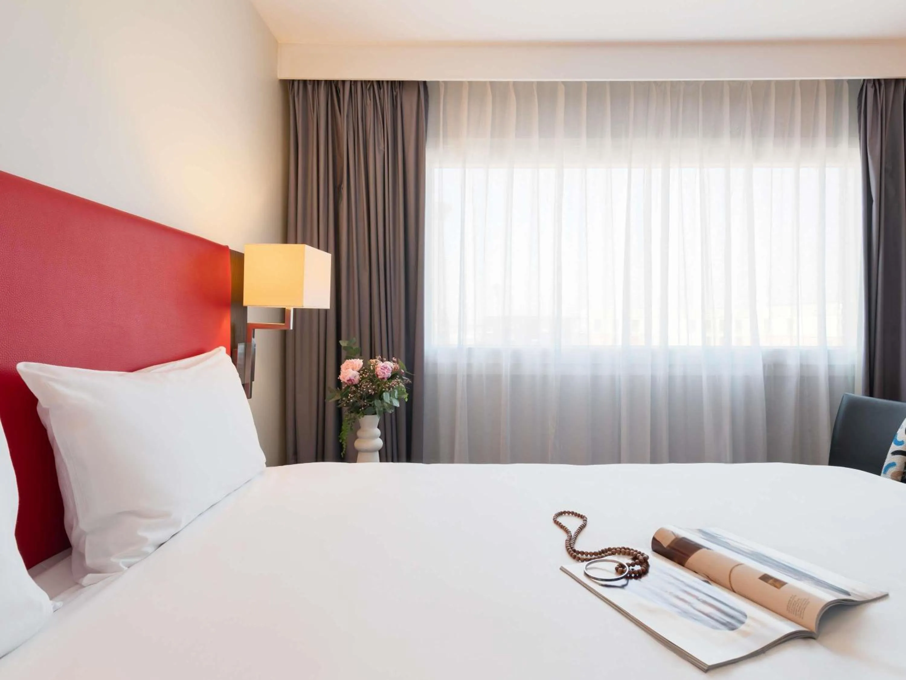 Bedroom, Bed in Mercure Paris CDG Airport & Convention