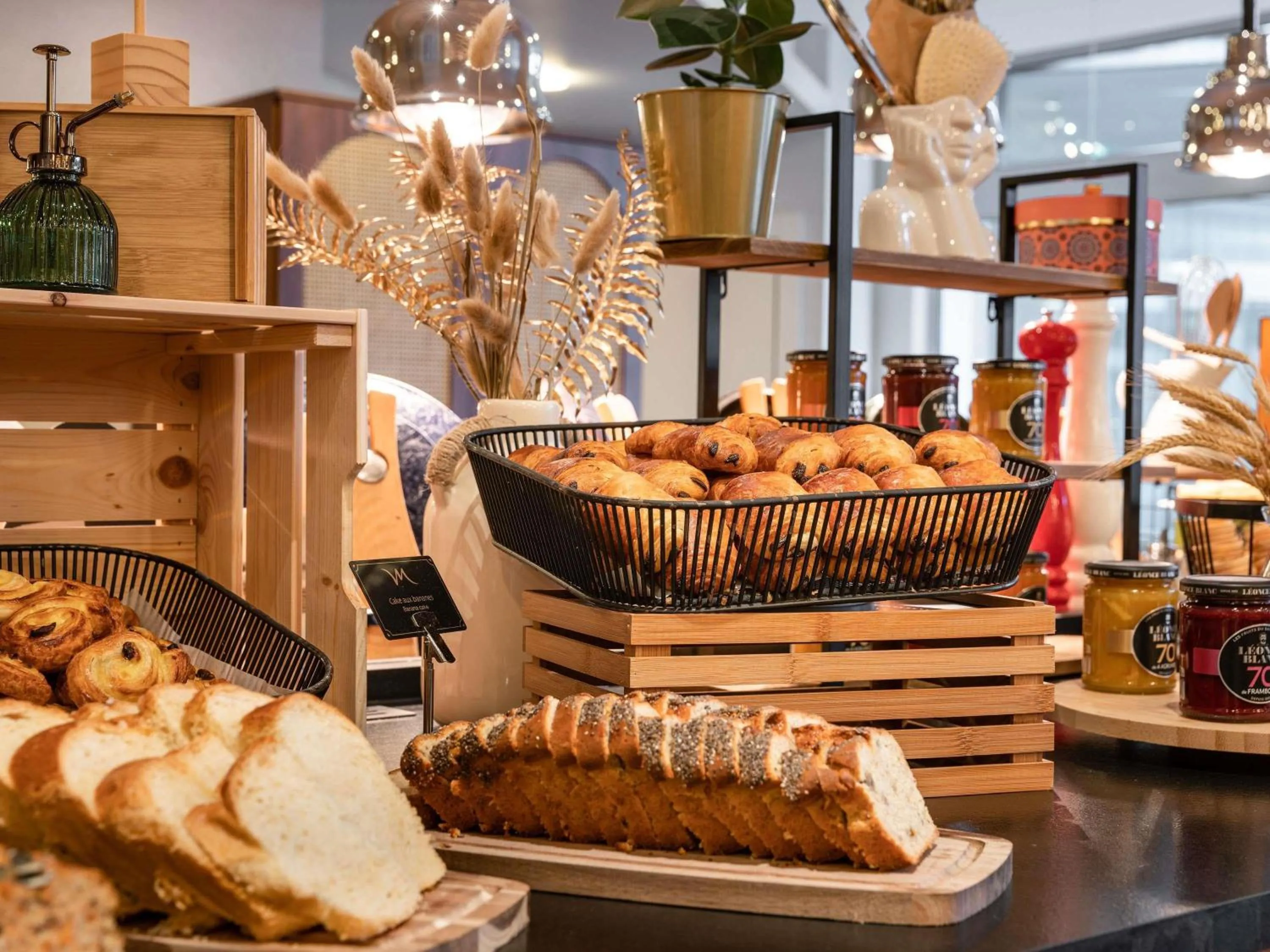 Breakfast in Mercure Paris CDG Airport & Convention