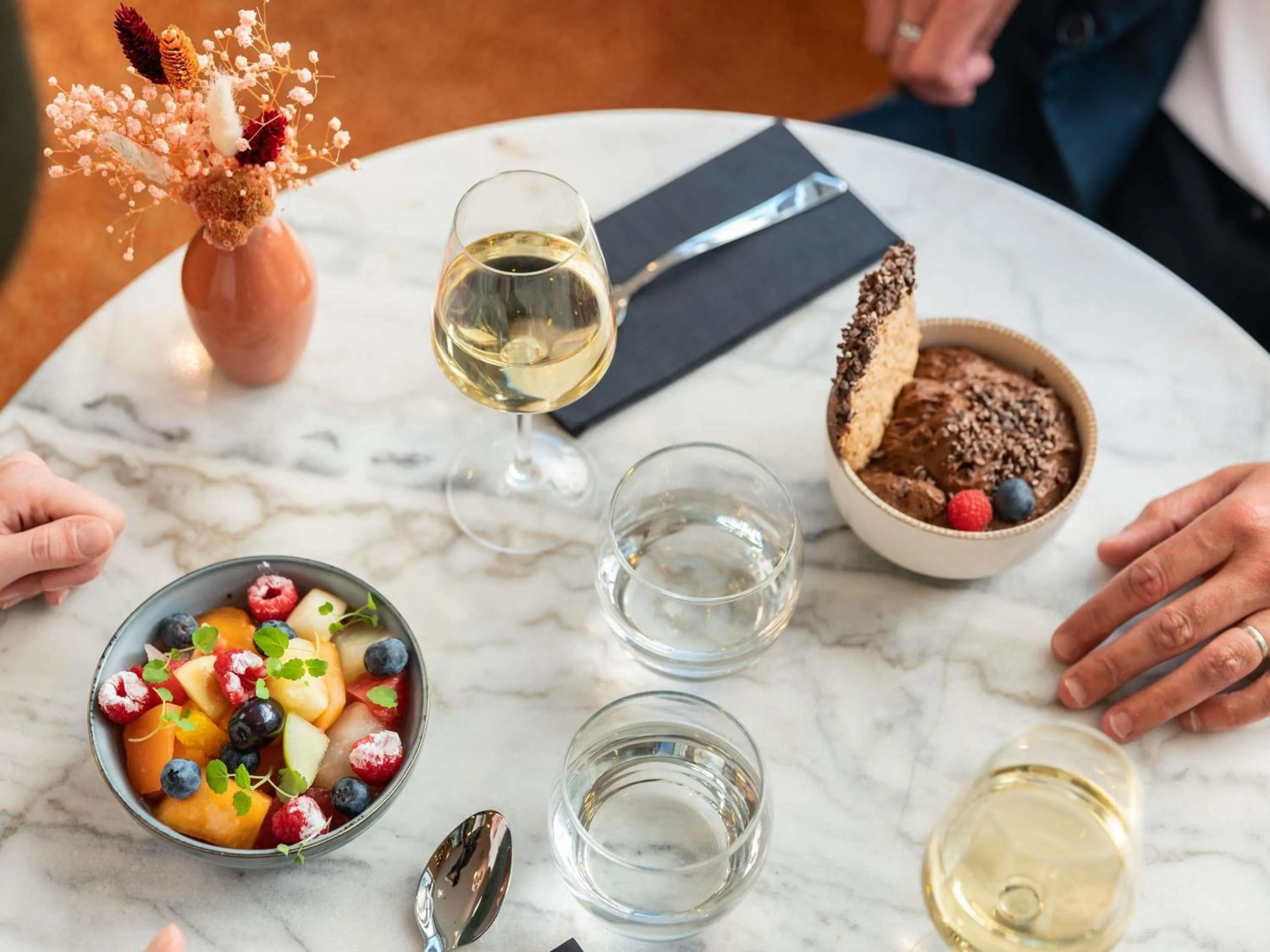 Restaurant/places to eat in Mercure Paris CDG Airport & Convention