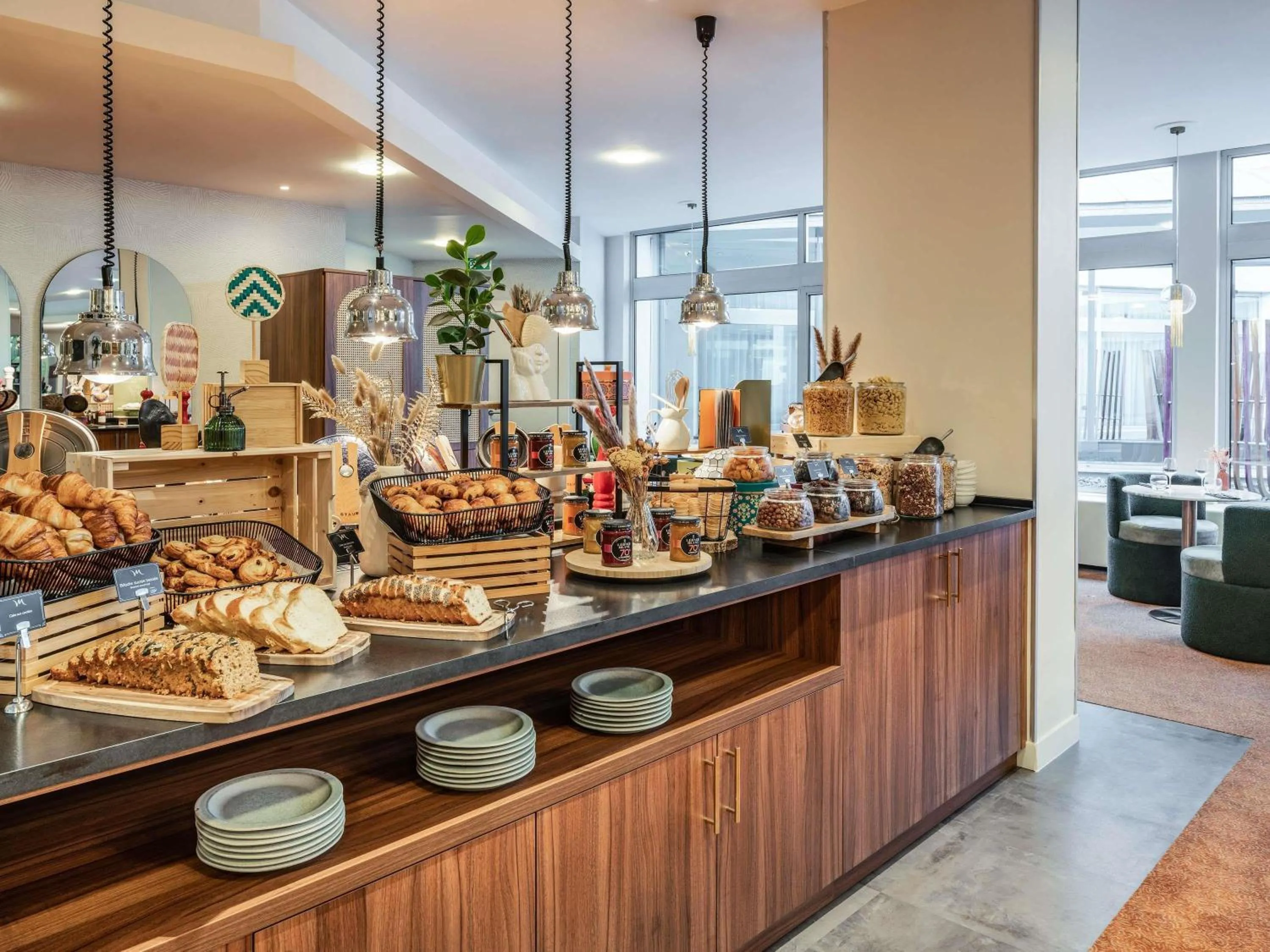 Breakfast in Mercure Paris CDG Airport & Convention