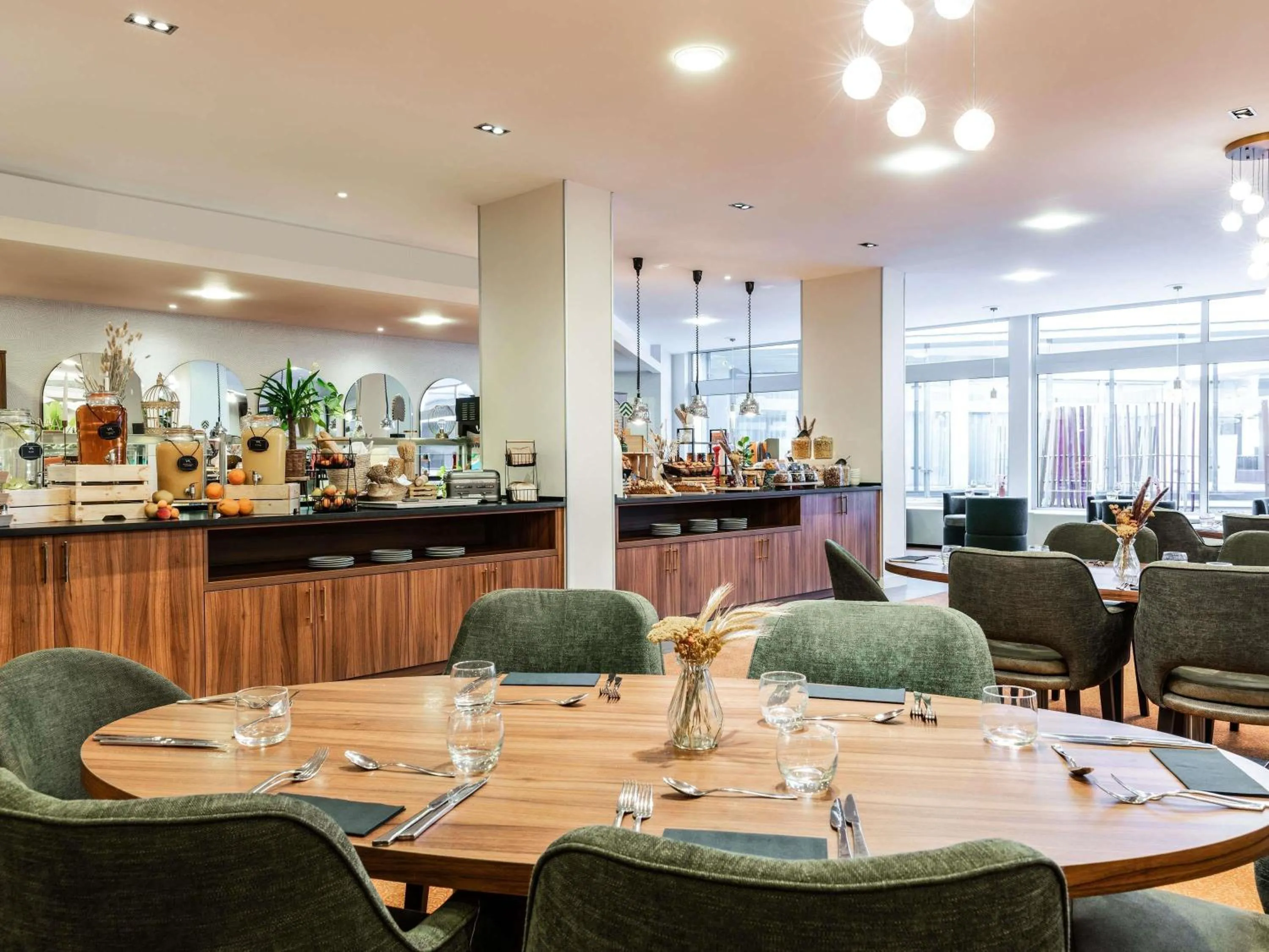 Breakfast in Mercure Paris CDG Airport & Convention