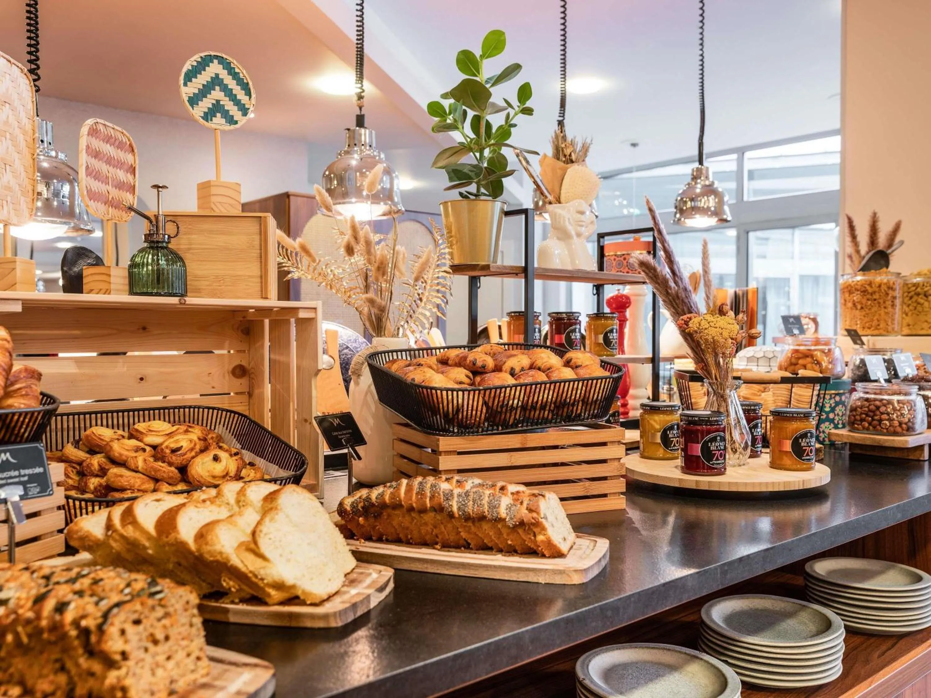 Breakfast in Mercure Paris CDG Airport & Convention