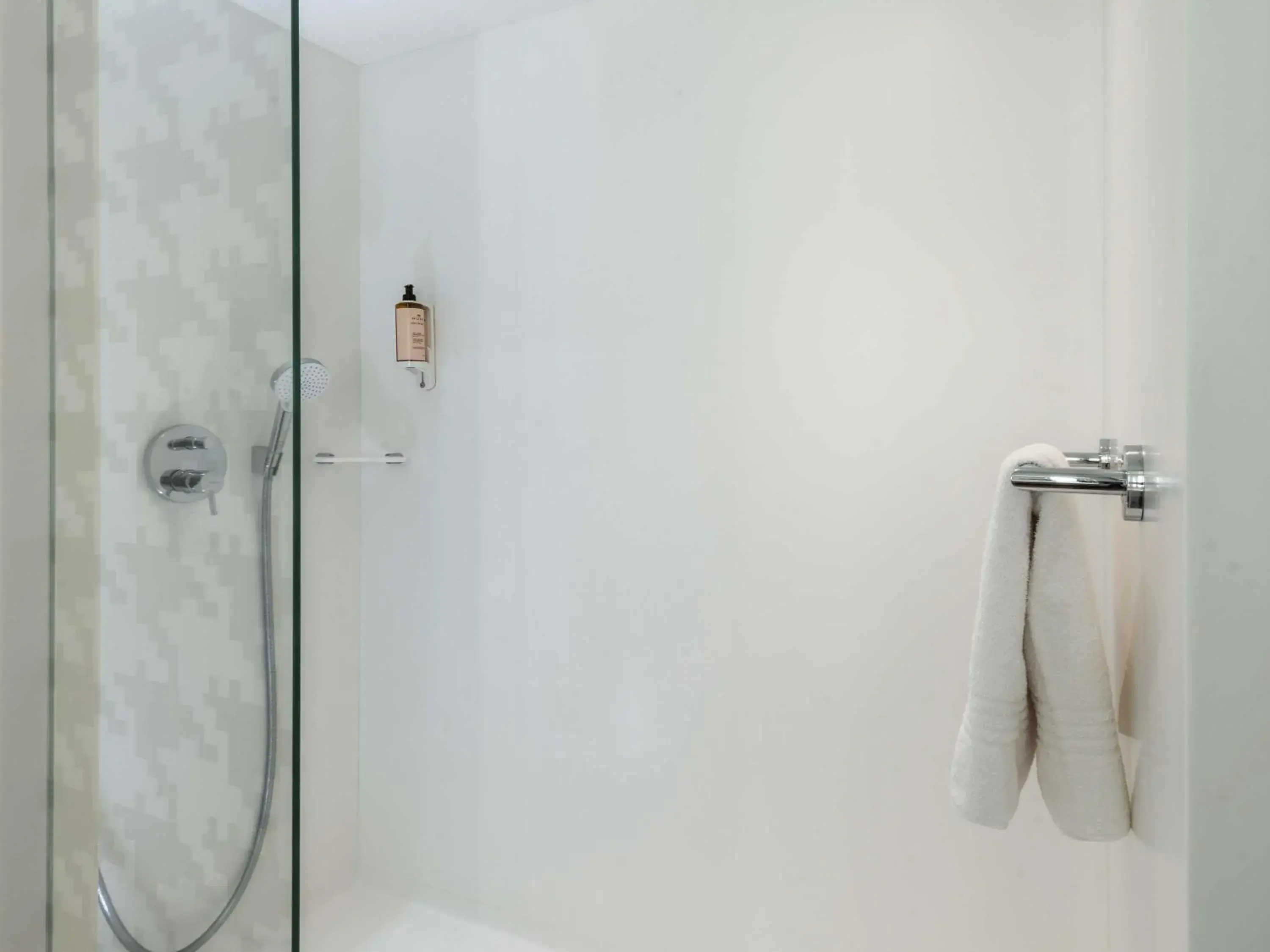 Superior Twin Room in Mercure Paris CDG Airport & Convention Superior Twin Room in Mercure Paris CDG Airport & Convention