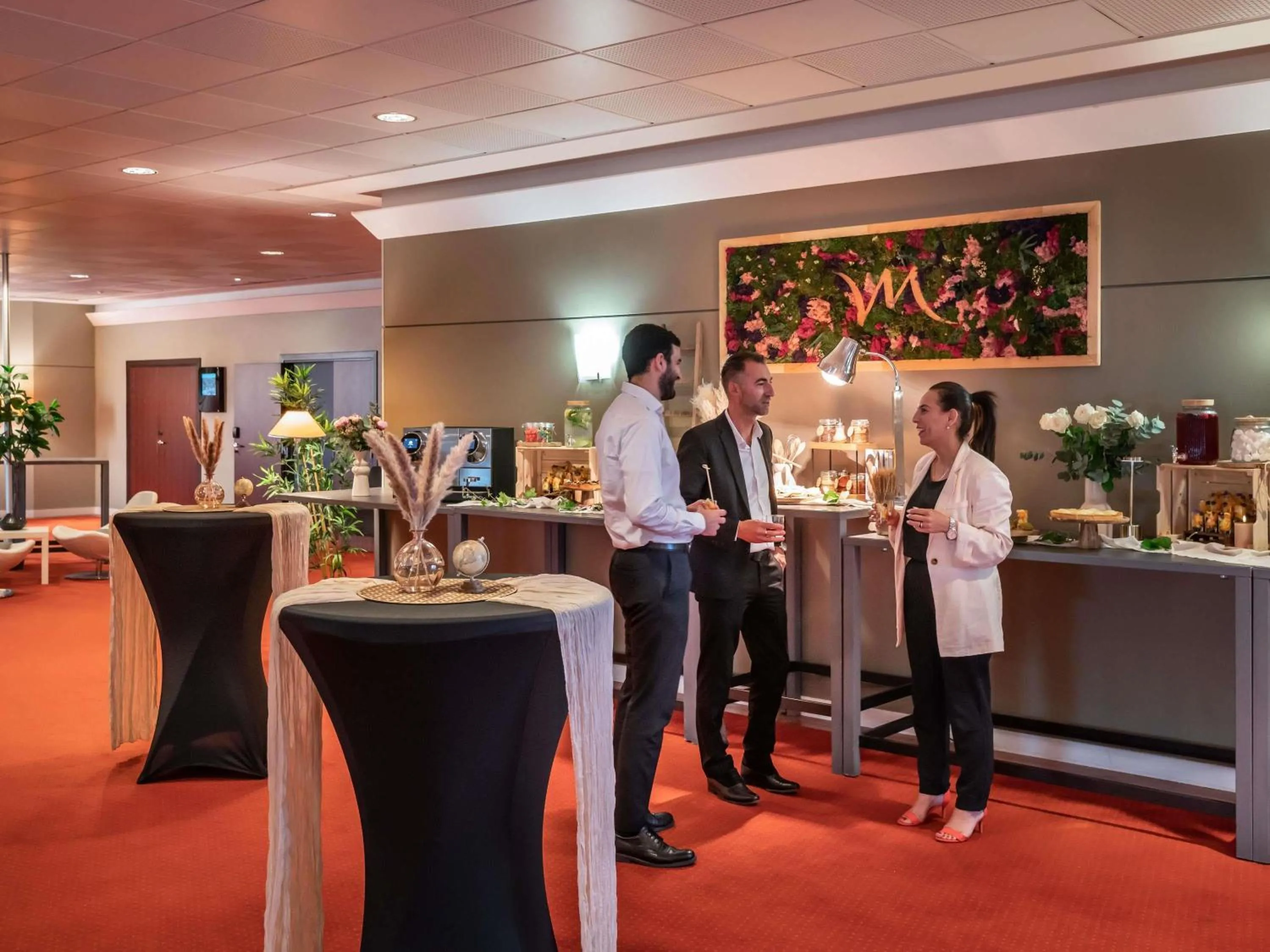 Lounge or bar in Mercure Paris CDG Airport & Convention