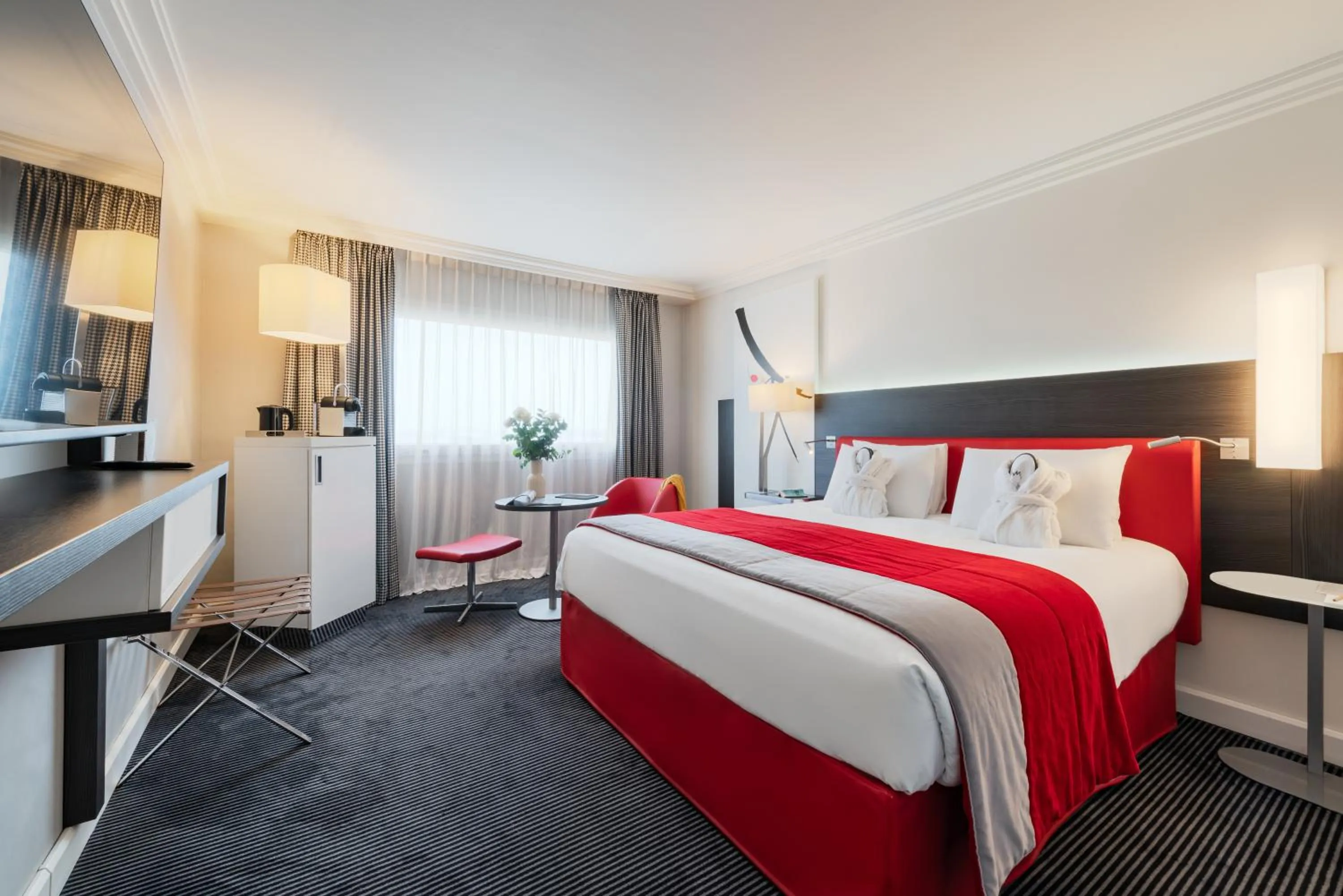 Bedroom, Bed in Mercure Paris CDG Airport & Convention