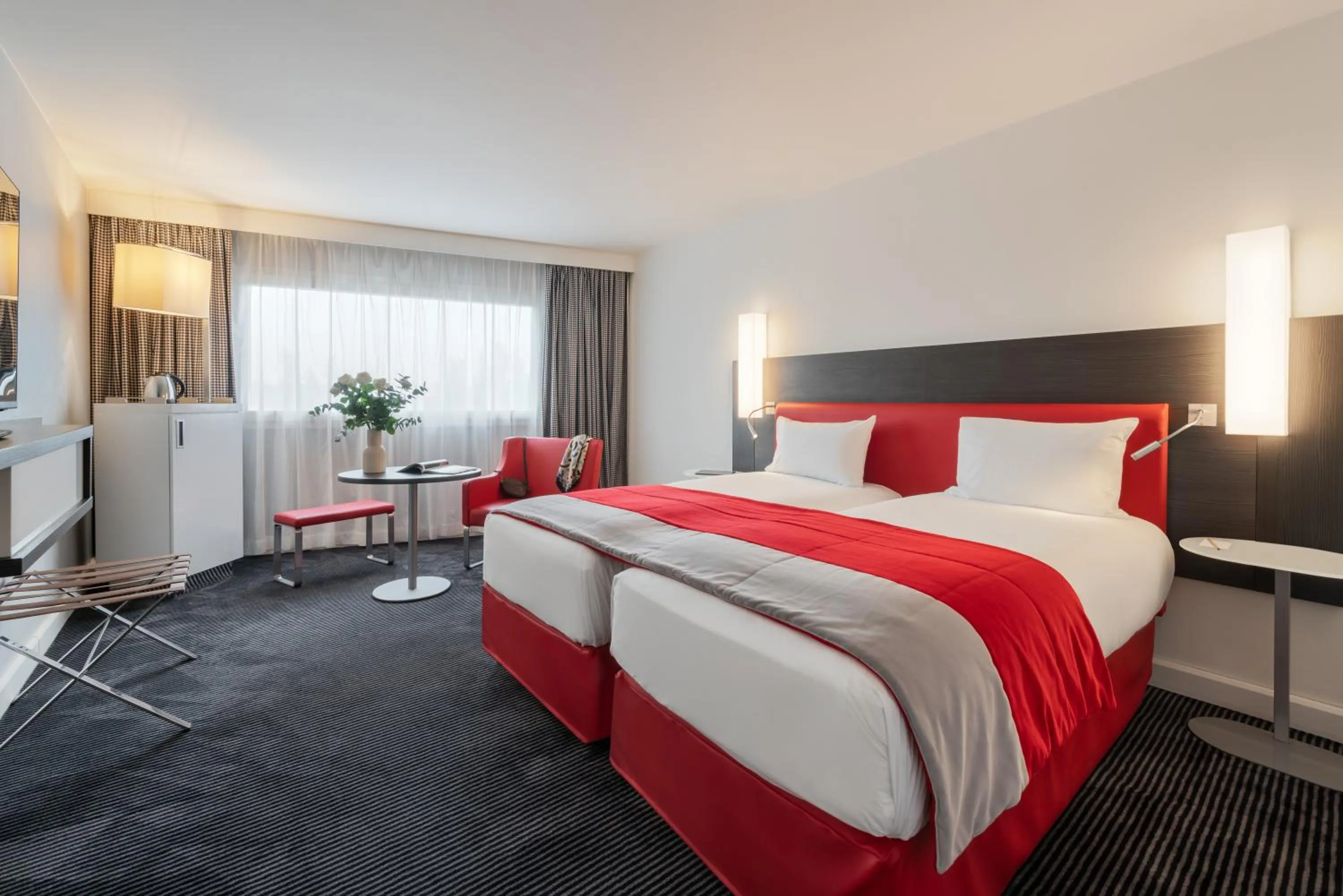 Bedroom, Bed in Mercure Paris CDG Airport & Convention