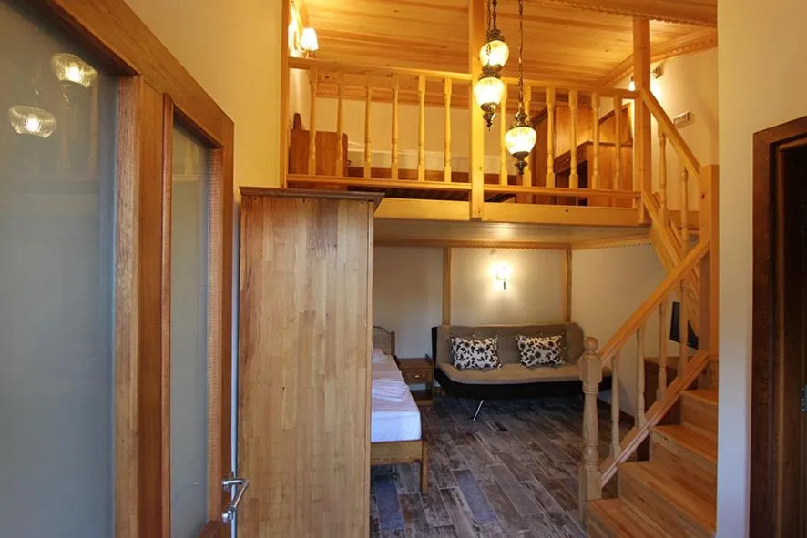 Photo of the whole room in Elly's Home