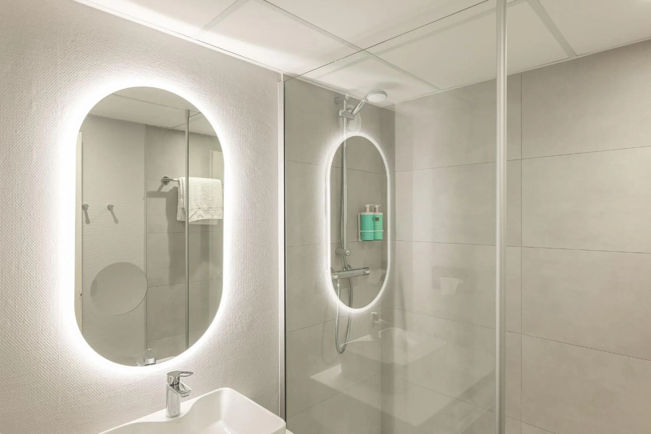 Bathroom in Novotel Macon Nord - Porte de Bourgogne