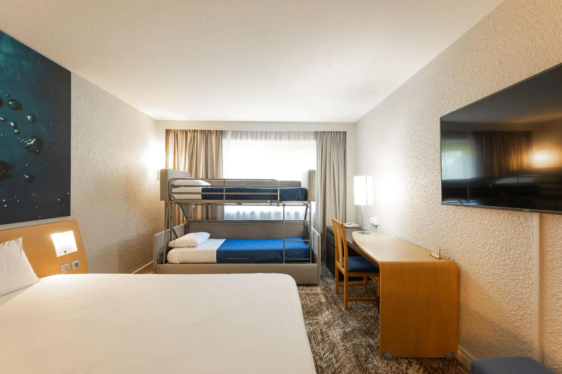 Property building, Bed in Novotel Macon Nord - Porte de Bourgogne