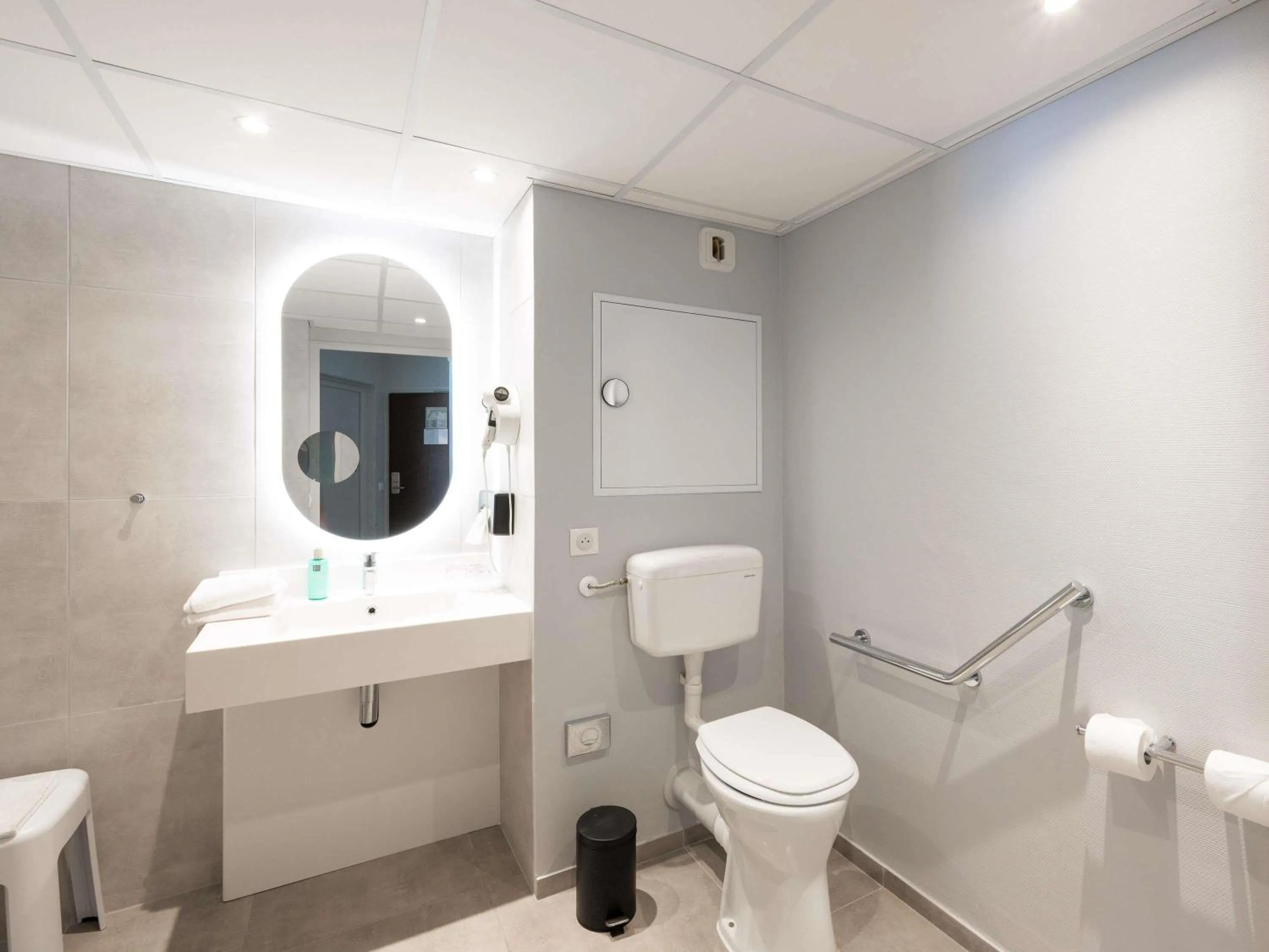 Bedroom in Novotel Macon Nord - Porte de Bourgogne