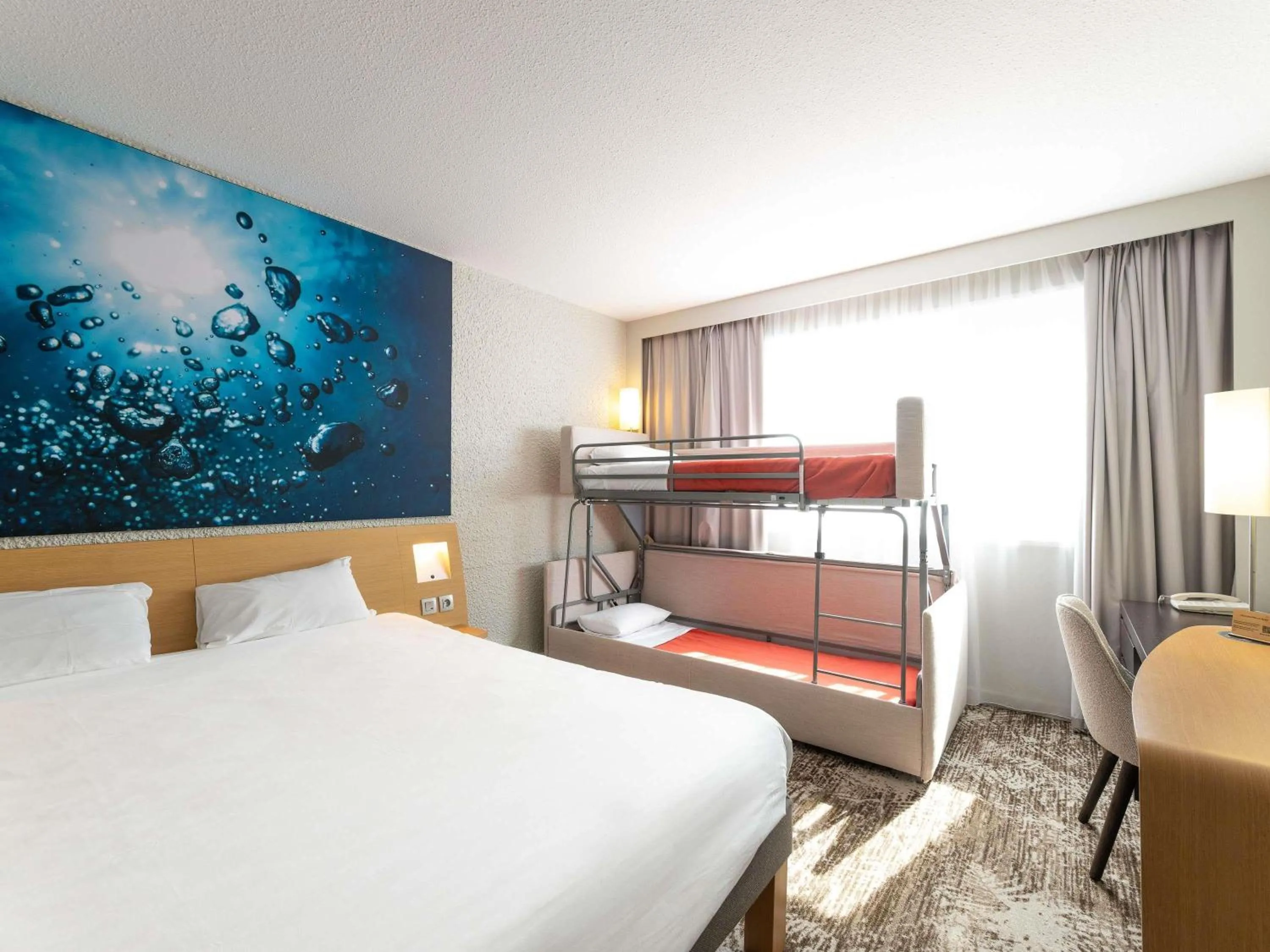 Bedroom, Bed in Novotel Macon Nord - Porte de Bourgogne