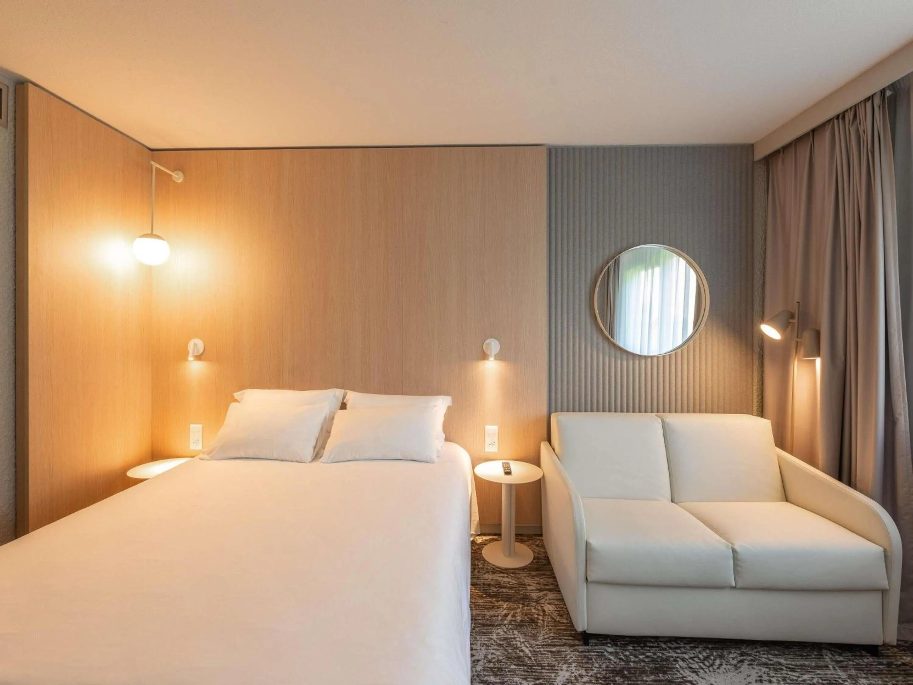 Bedroom, Bed in Novotel Macon Nord - Porte de Bourgogne