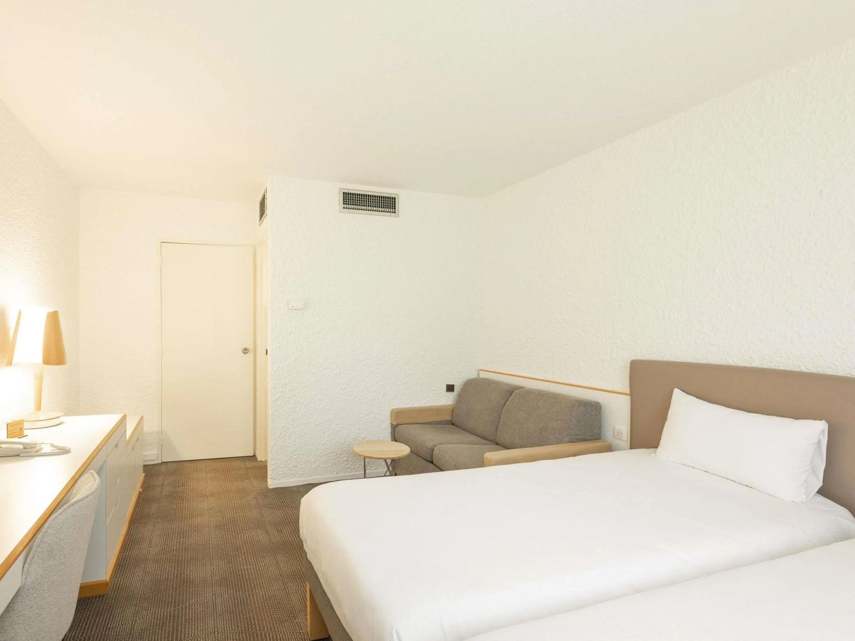 Bedroom, Bed in Novotel Macon Nord - Porte de Bourgogne