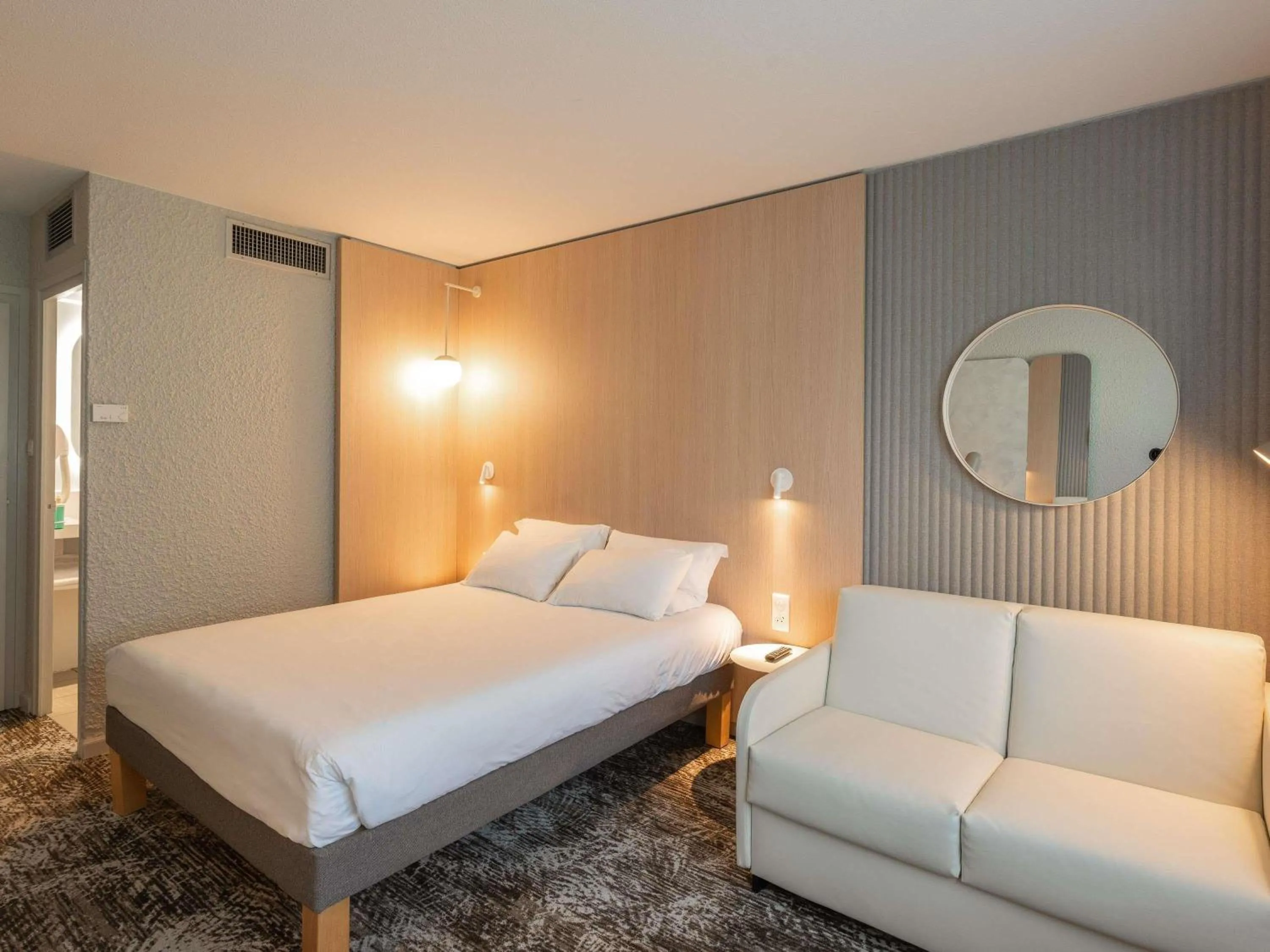 Bedroom, Bed in Novotel Macon Nord - Porte de Bourgogne