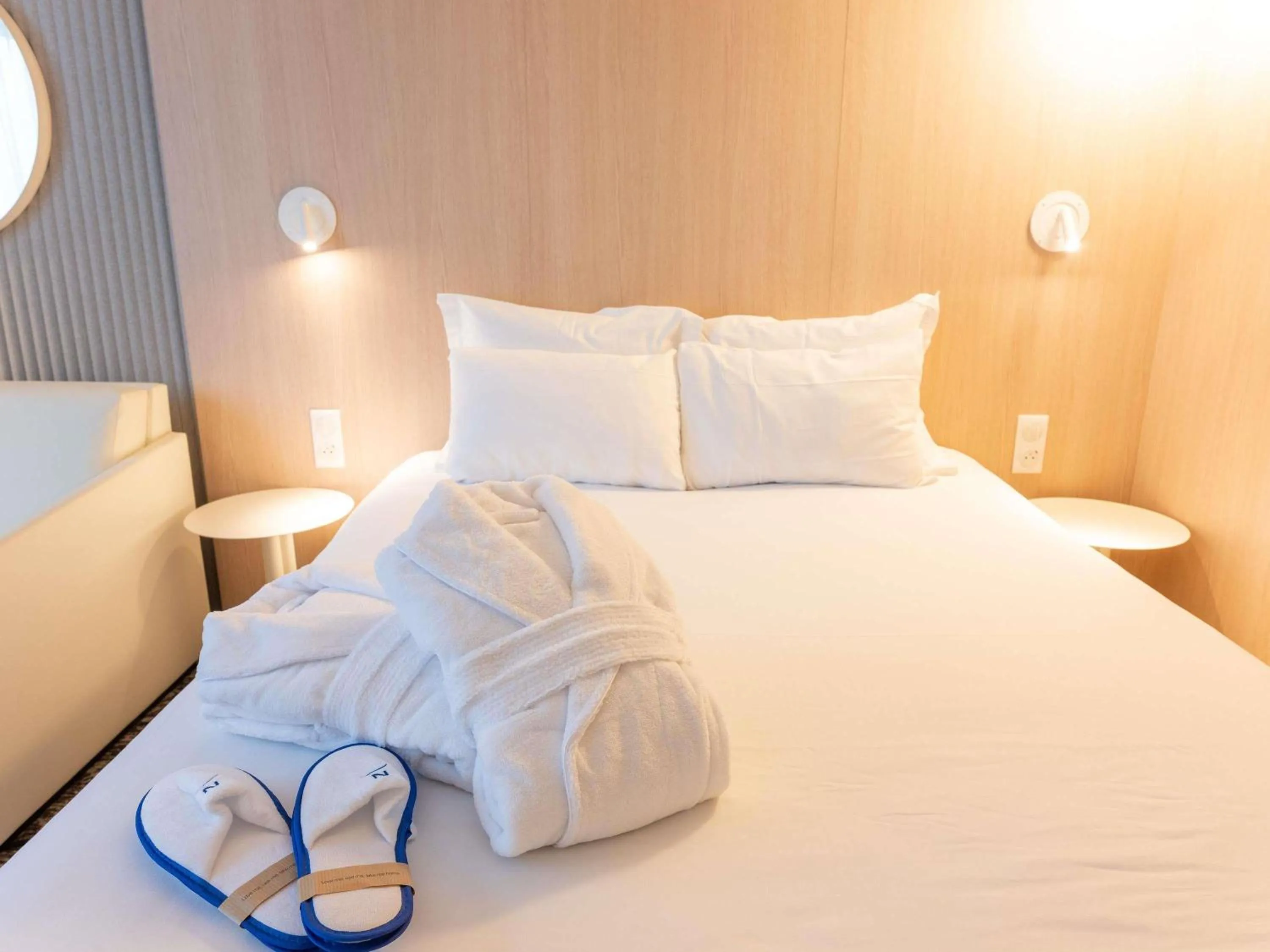 Bedroom, Bed in Novotel Macon Nord - Porte de Bourgogne