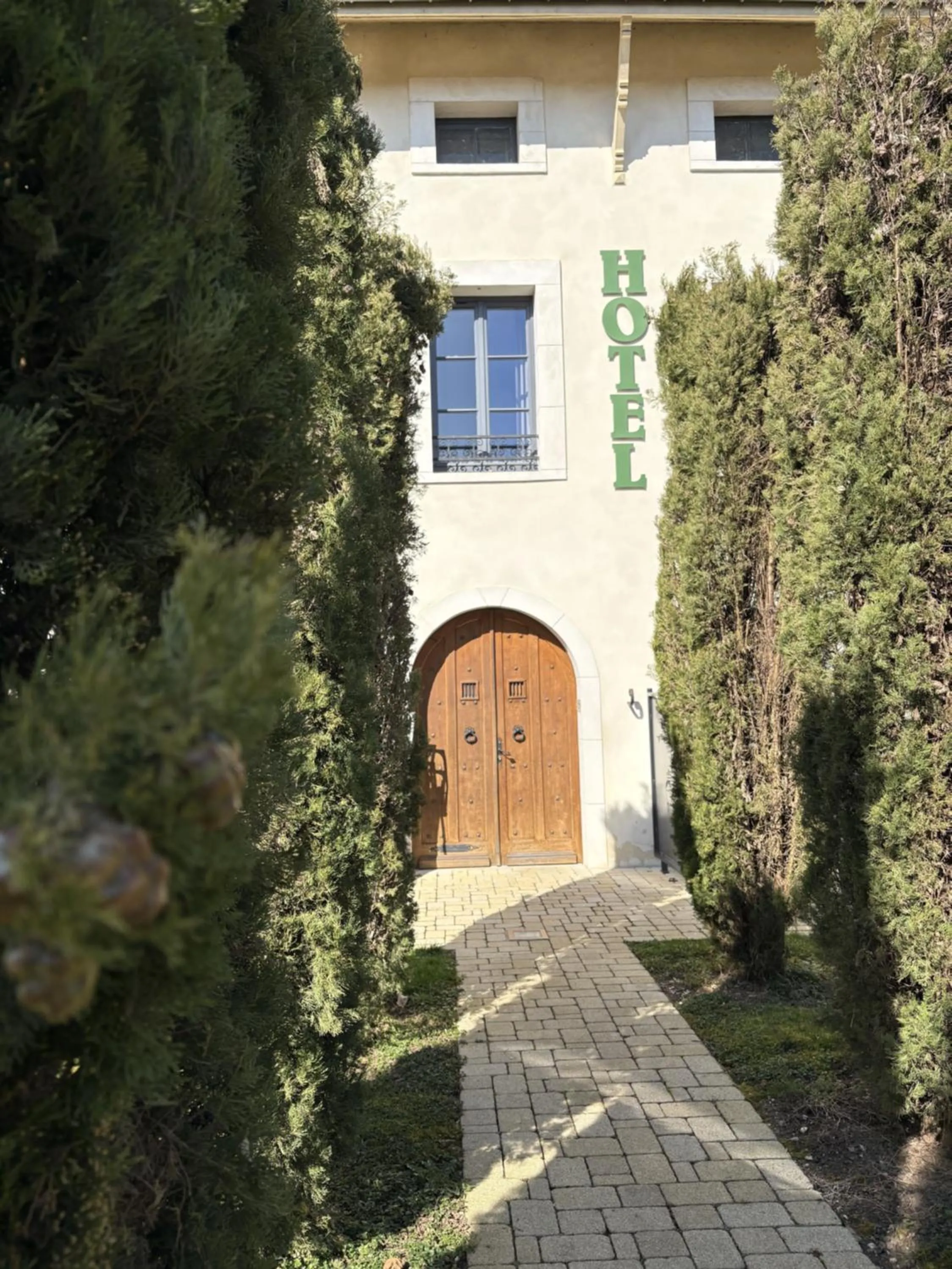 Property building in Hôtel La Vinaigrerie LOGIS
