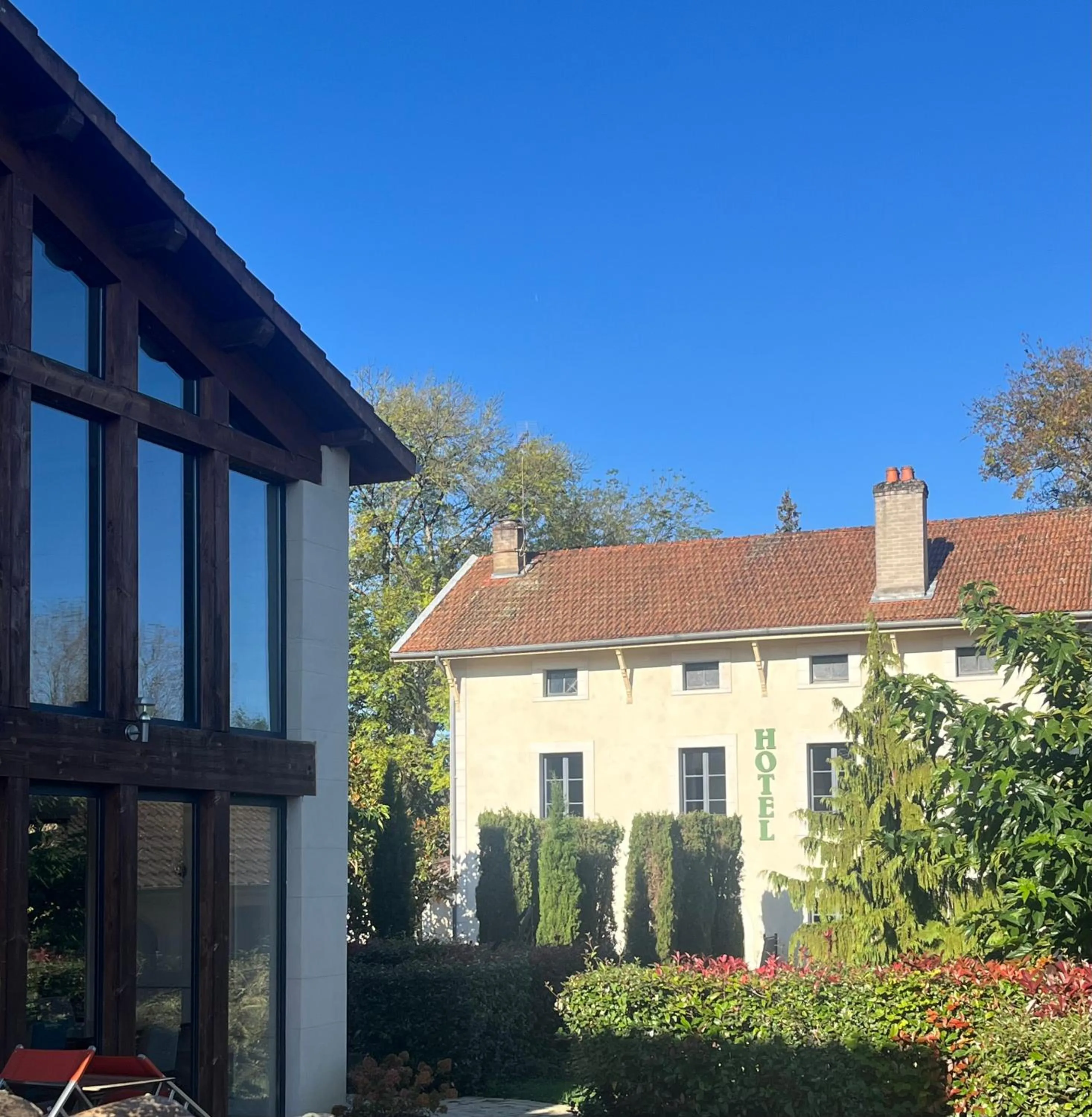 Garden in Hôtel La Vinaigrerie LOGIS