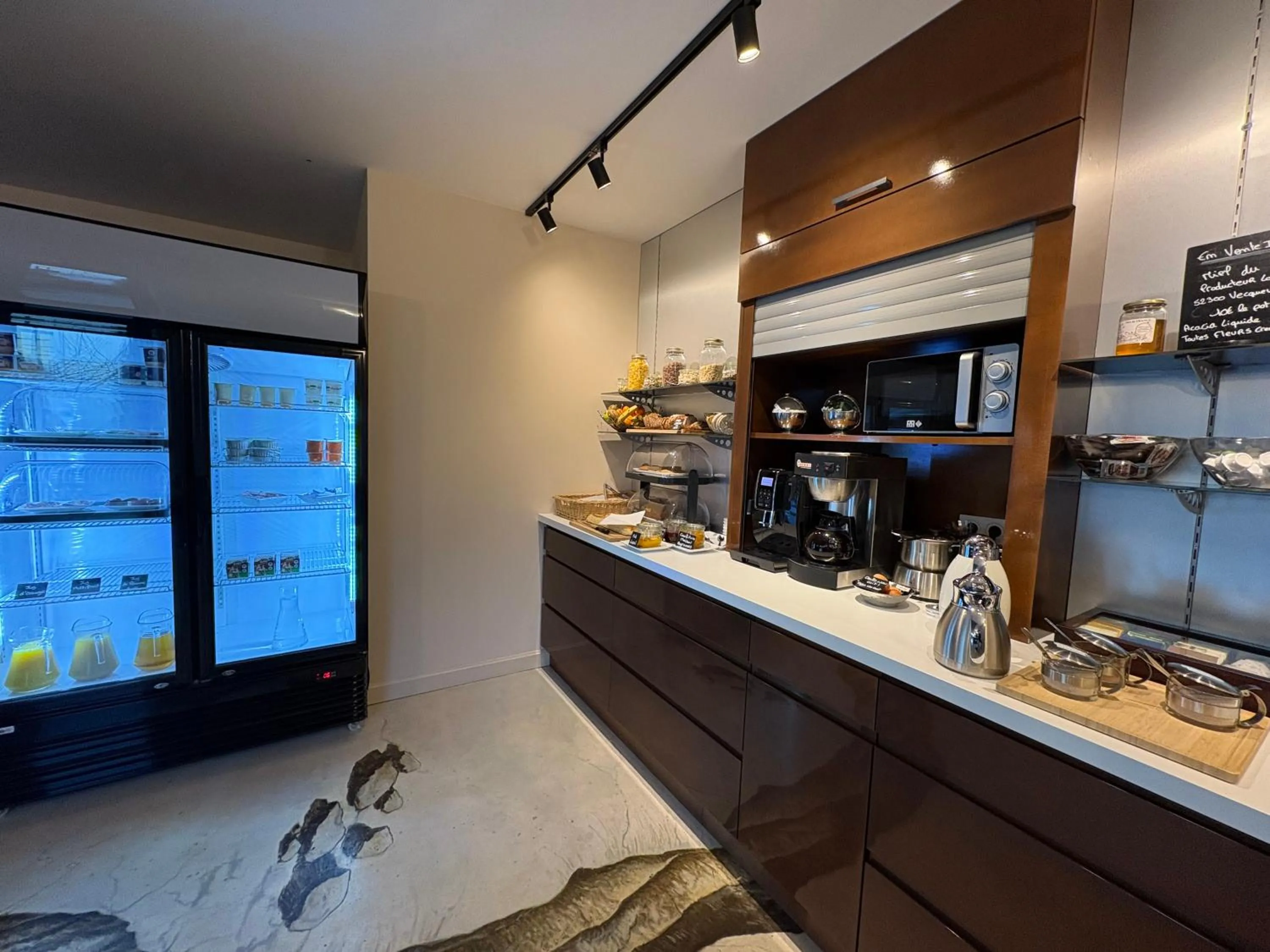 Breakfast in Hôtel La Vinaigrerie LOGIS