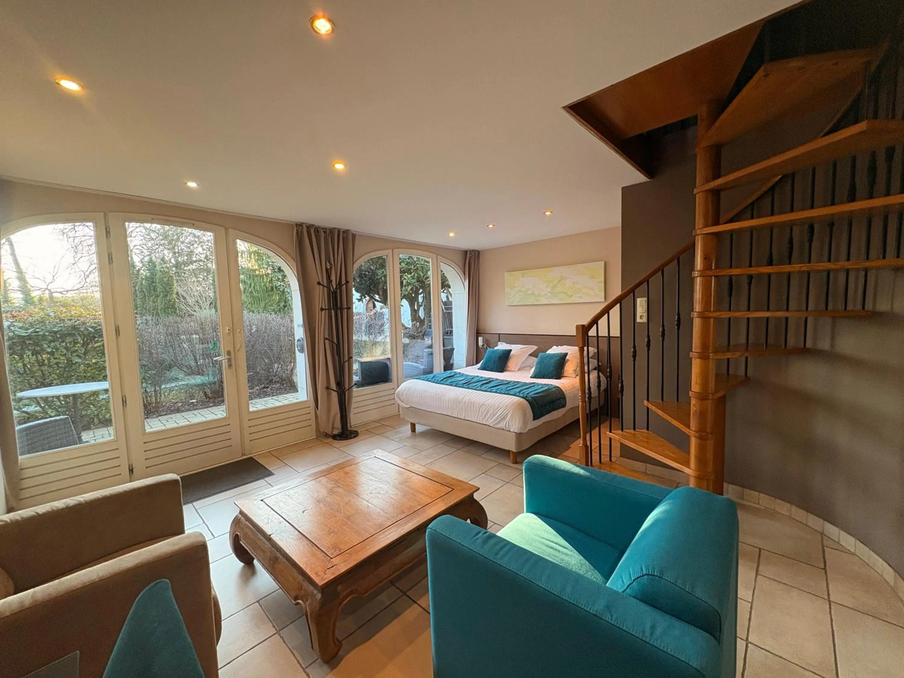 Bed in Hôtel La Vinaigrerie LOGIS