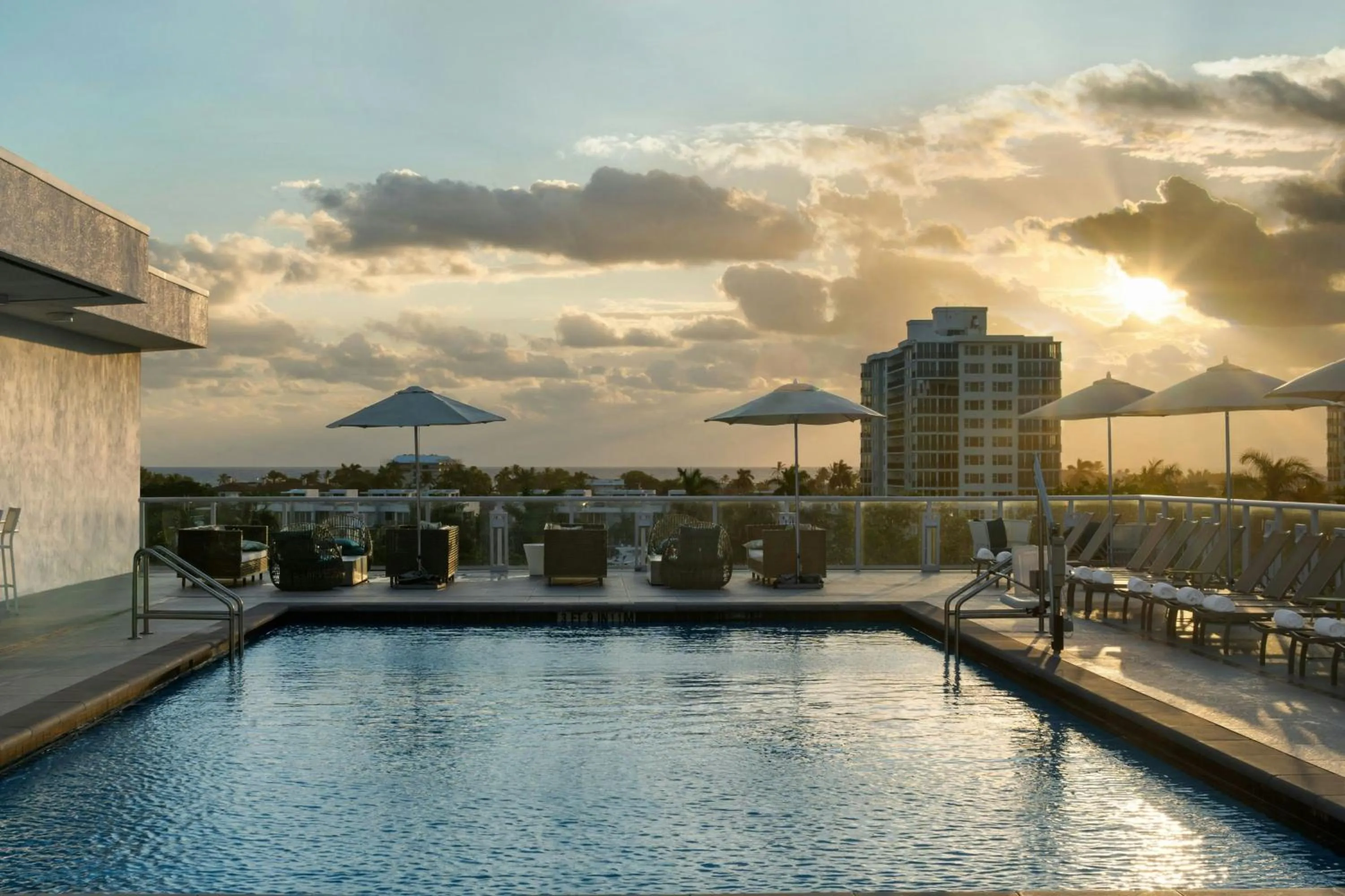 Swimming pool in Courtyard by Marriott Delray Beach