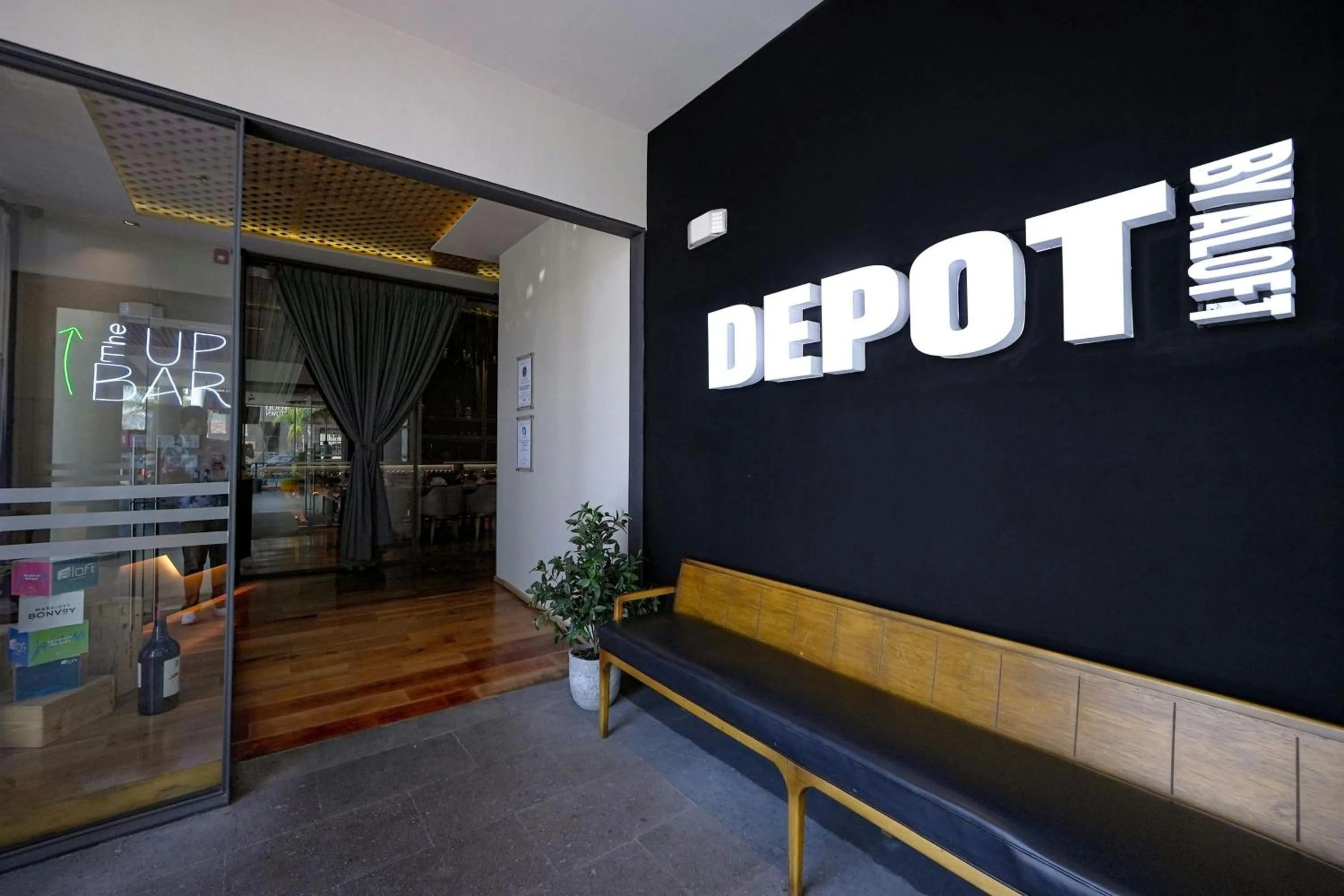 Restaurant/places to eat in Aloft Queretaro