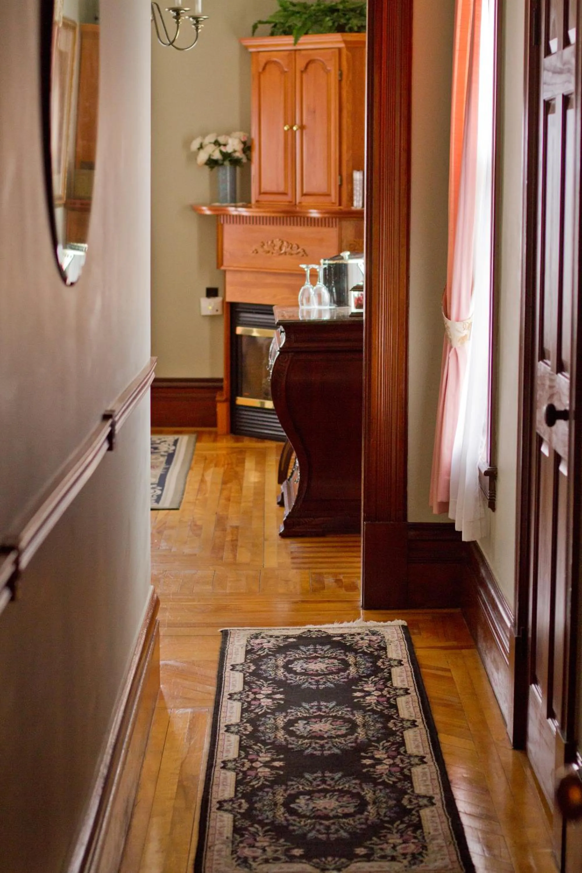 Decorative detail, Kitchen/Kitchenette in Victoria's Historic Inn
