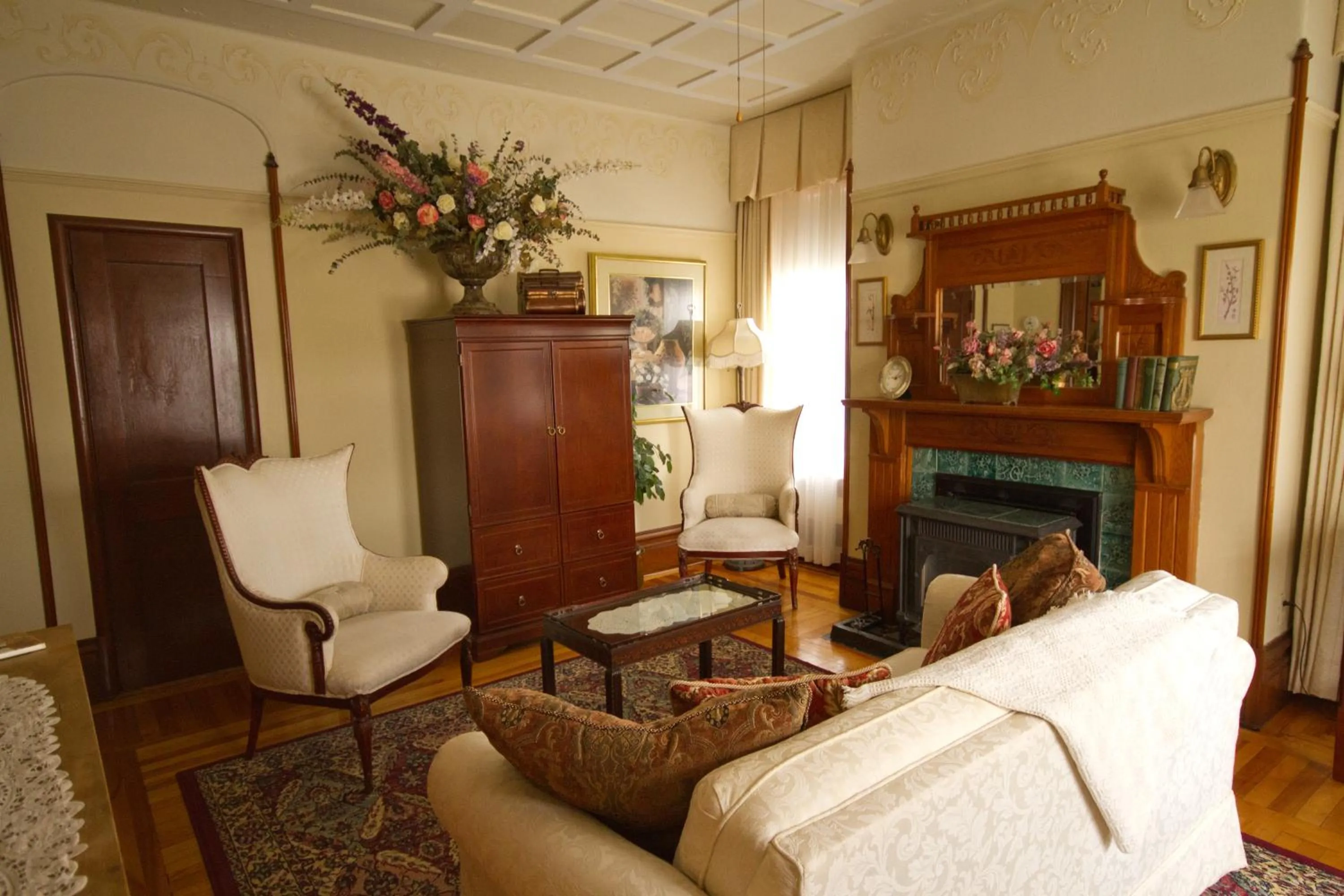 Seating Area in Victoria's Historic Inn