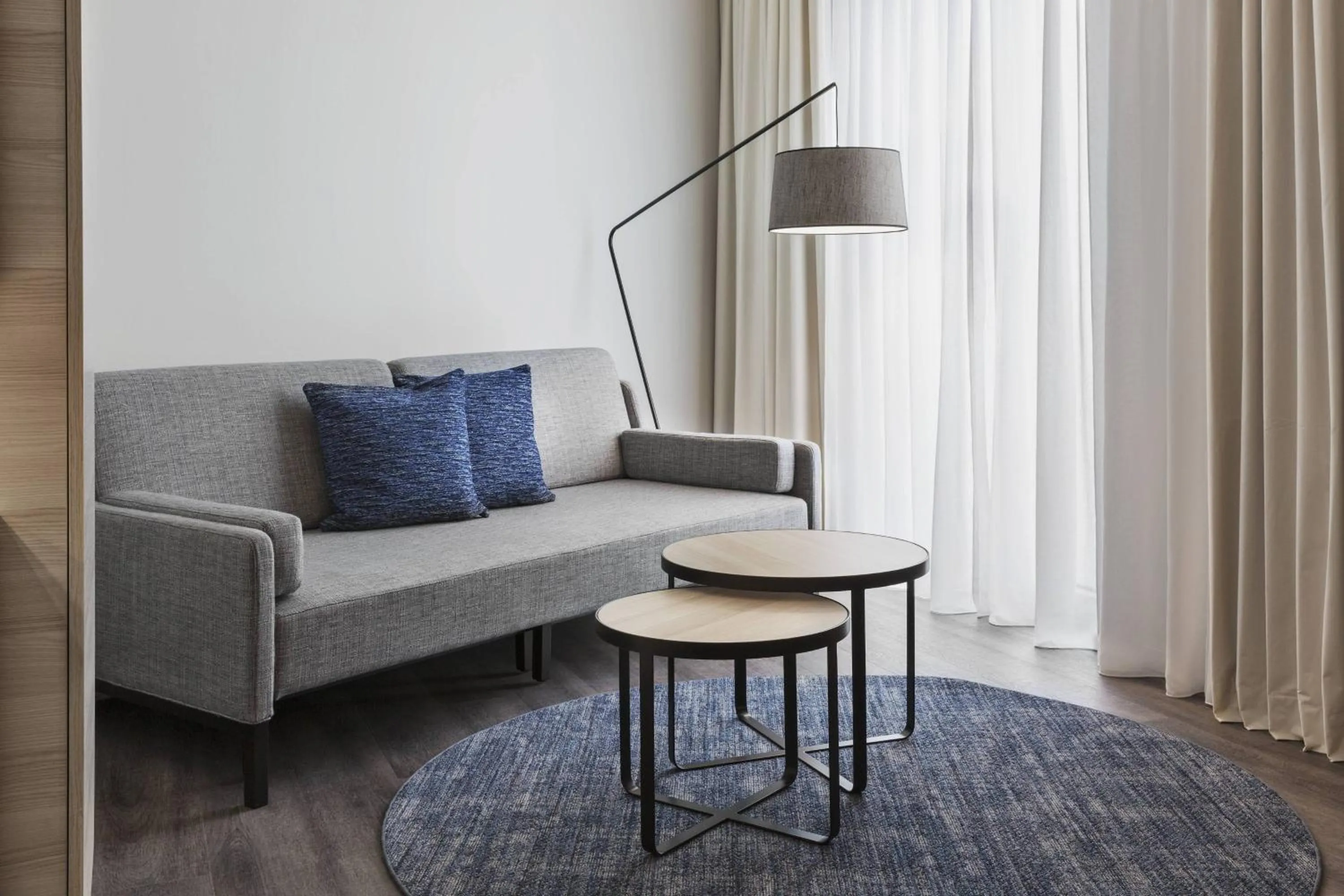 Photo of the whole room in Courtyard by Marriott Hamburg City