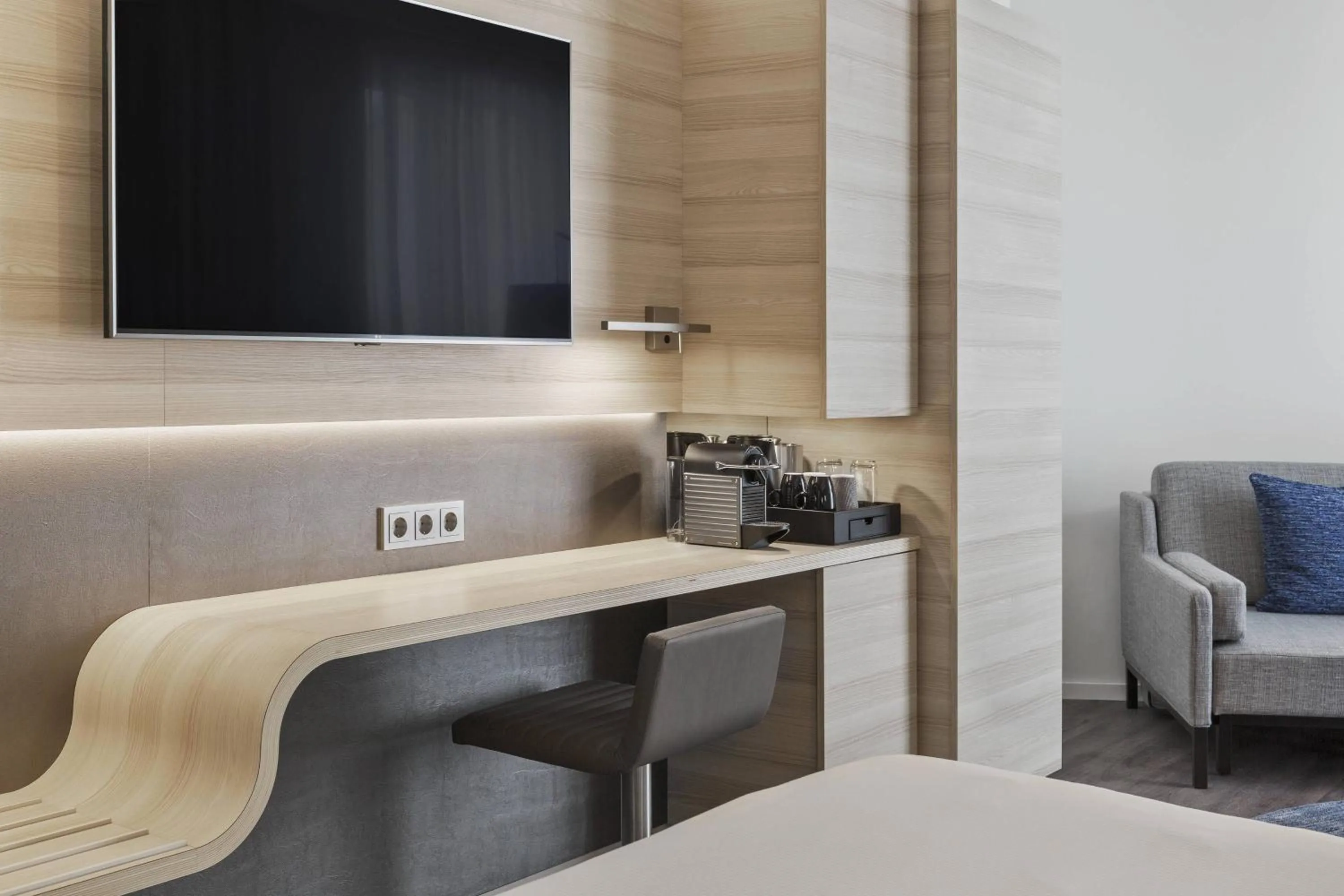 Photo of the whole room in Courtyard by Marriott Hamburg City