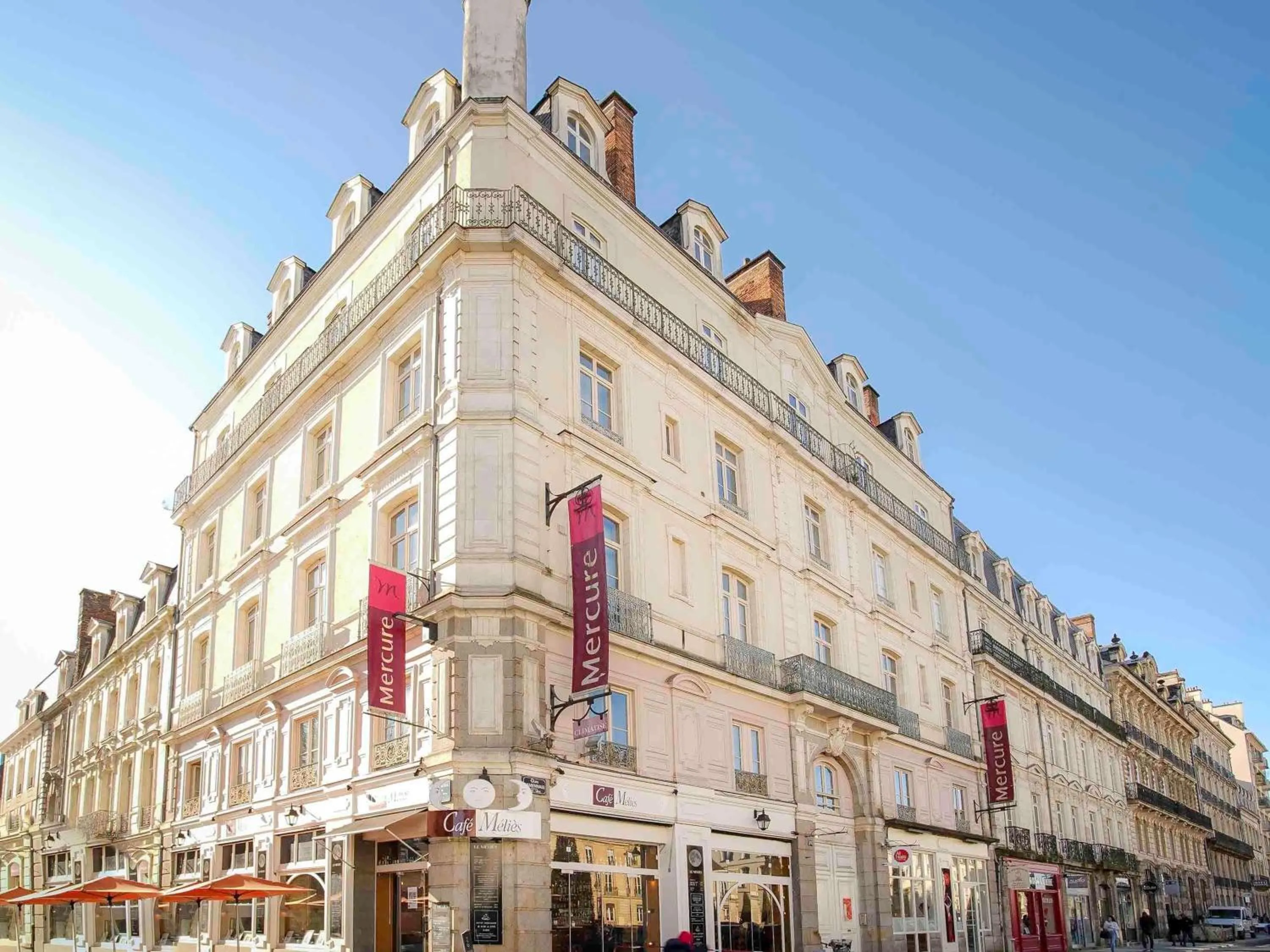 Property building in Mercure Rennes Centre Place Bretagne