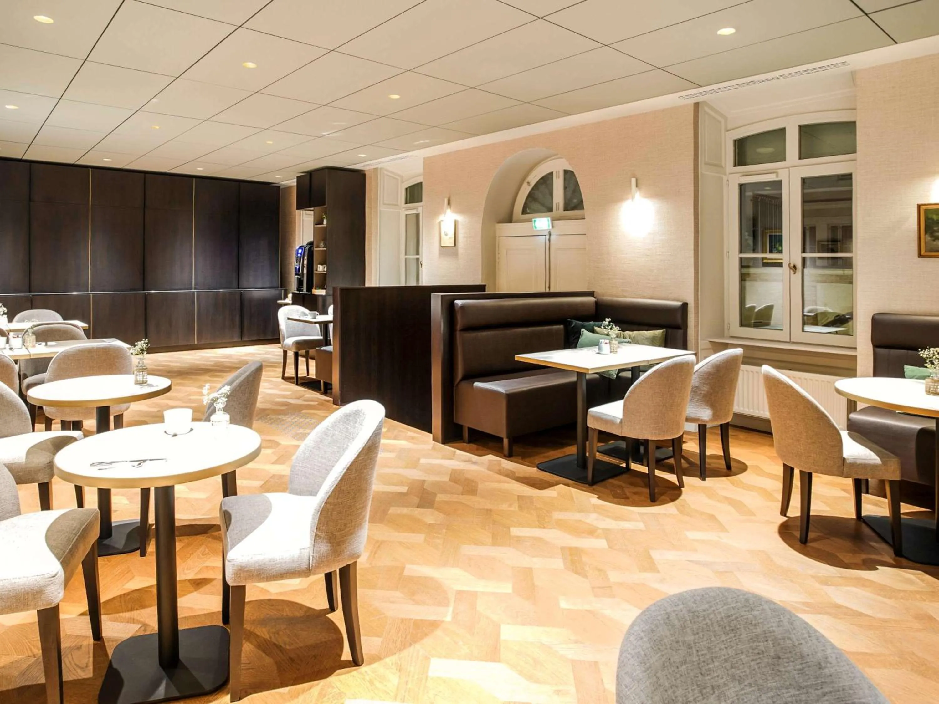 Restaurant/places to eat in Mercure Rennes Centre Place Bretagne