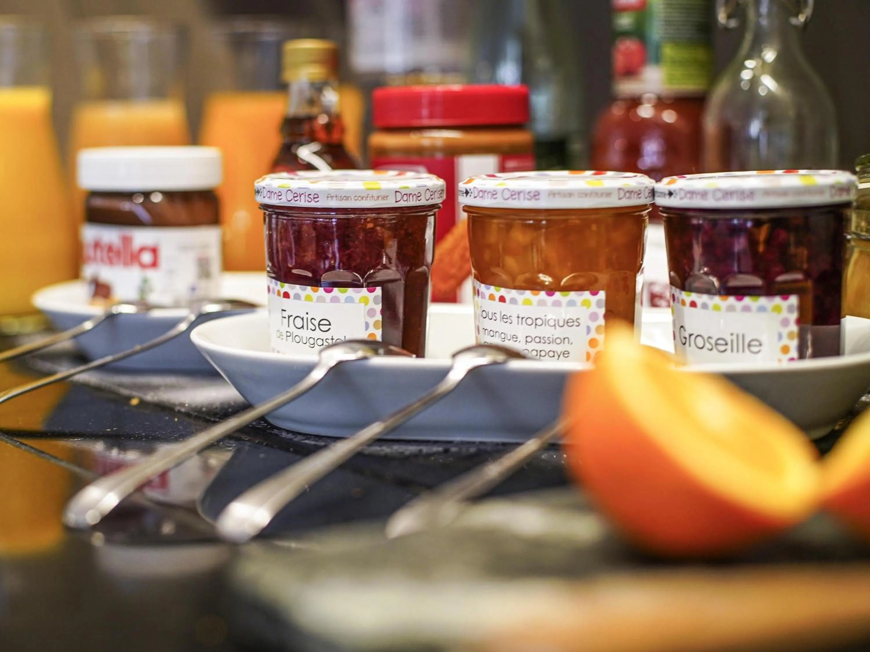 Breakfast in Mercure Rennes Centre Place Bretagne